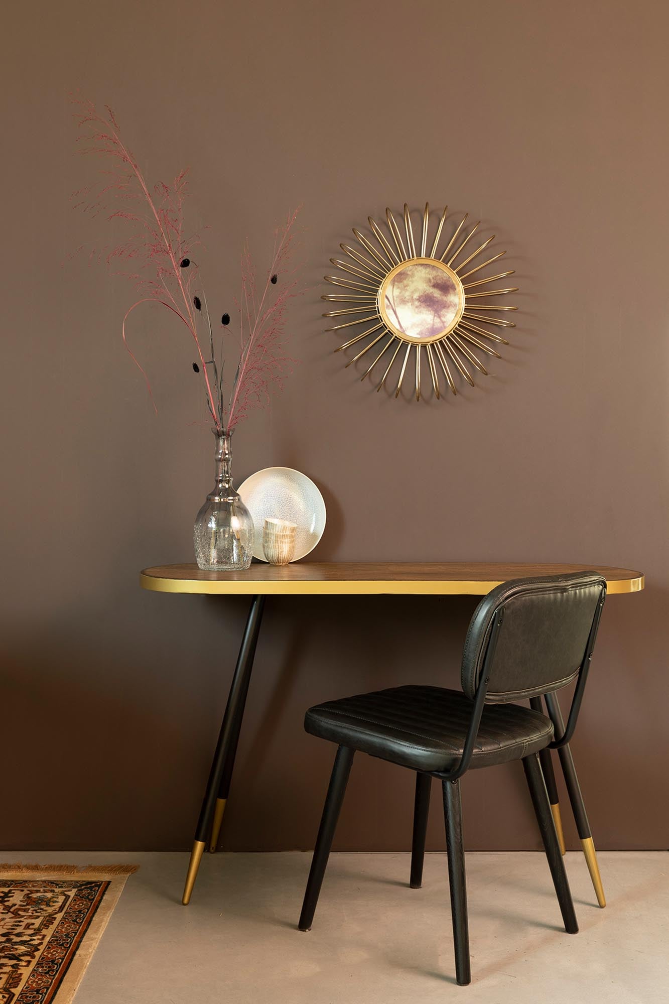 Entdecken Sie den Konsolentisch DENISE von White Label Living – ein stilvolles Möbelstück, das Funktionalität und modernes Design vereint.