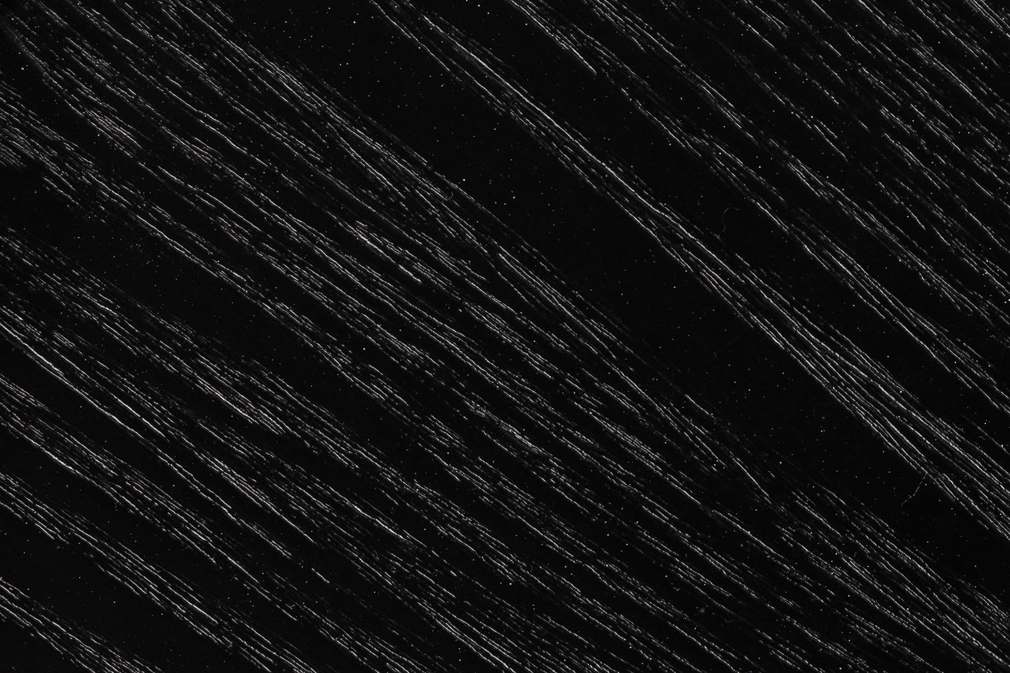 Stylischer Beistelltisch MAKOTO von White Label Living: Robuste MDF-Oberfläche, stabile Metallbeine, ideal für jedes Wohnambiente.