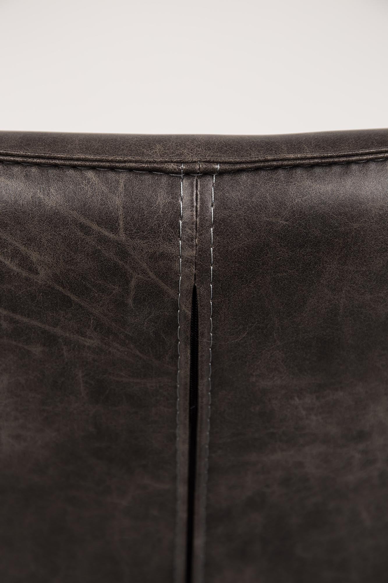 Erleben Sie den Sessel BON von White Label Living – ein elegantes Design, ergonomische Armlehnen und hochwertige Materialien für ultimativen Sitzkomfort.