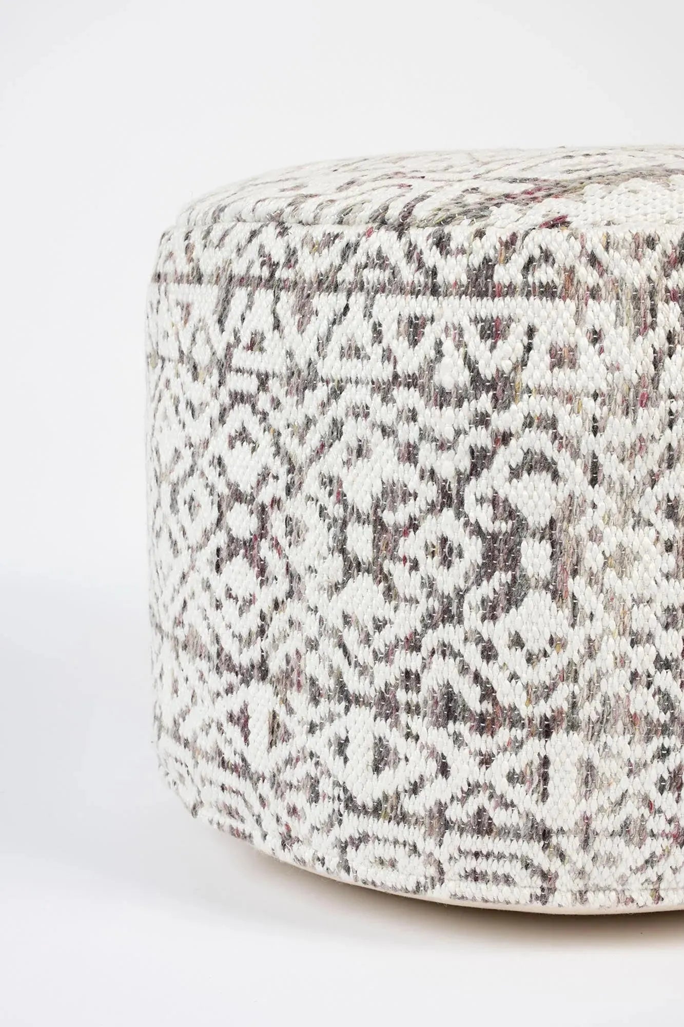 Pouf LIV in Pflaume präsentiert im Onlineshop von KAQTU Design AG. Pouf ist von White Label Living