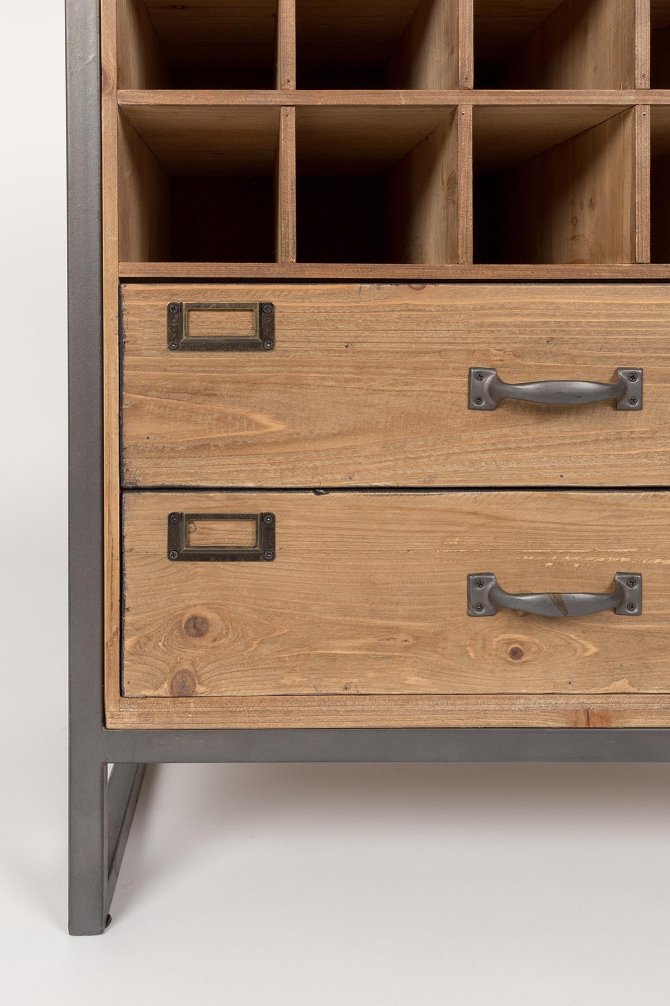 Cabinet EDGAR: Eleganter Stauraum für zeitgemässe Wohnräume.