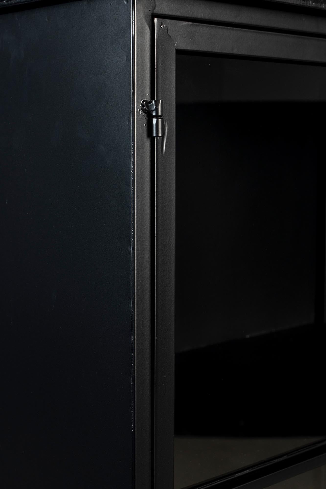 Cabinet FERRE: Stilvoller Stauraum für Ihr modernes Zuhause.