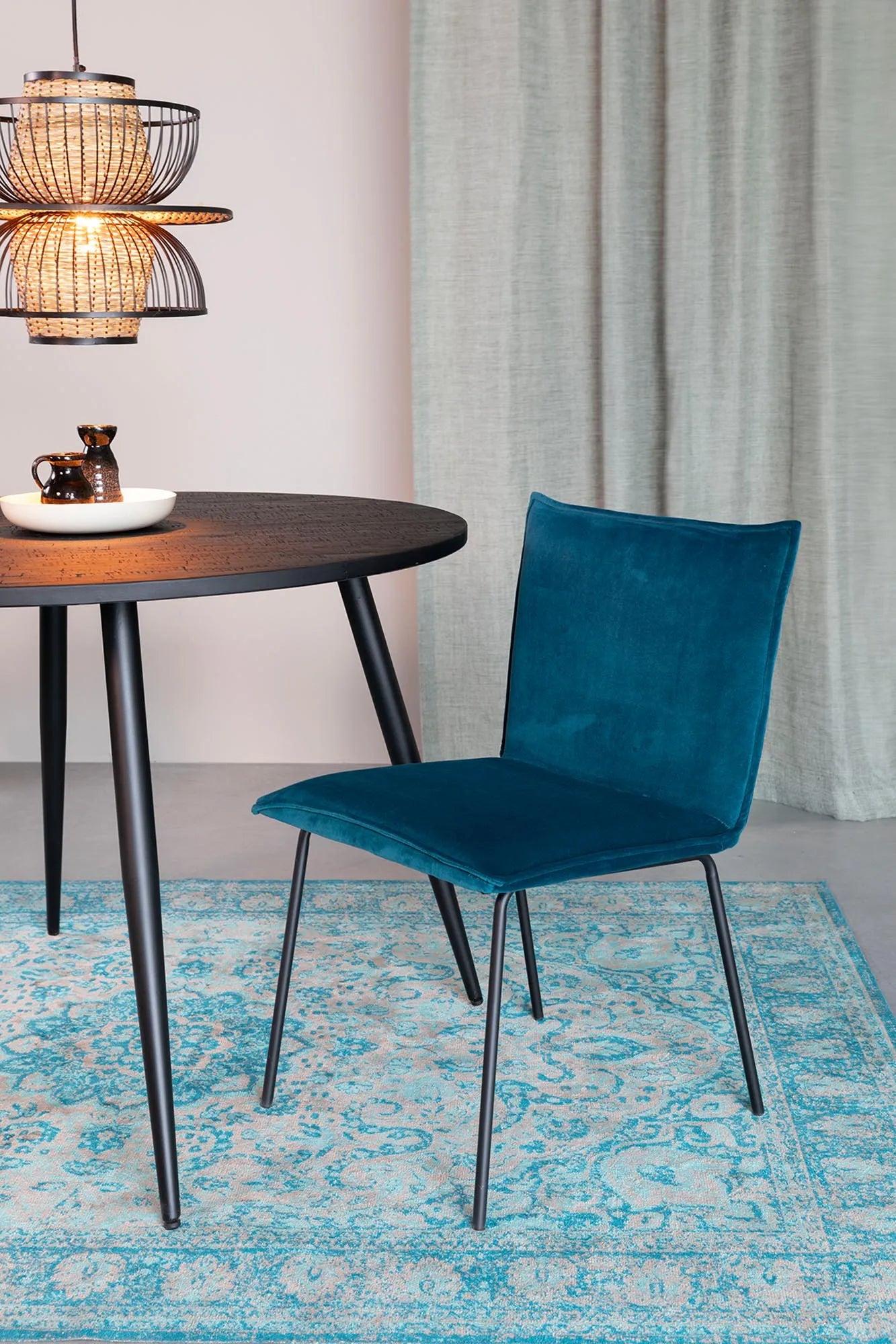 Eleganter Teppich Chi von White Label Living für modernes Ambiente.