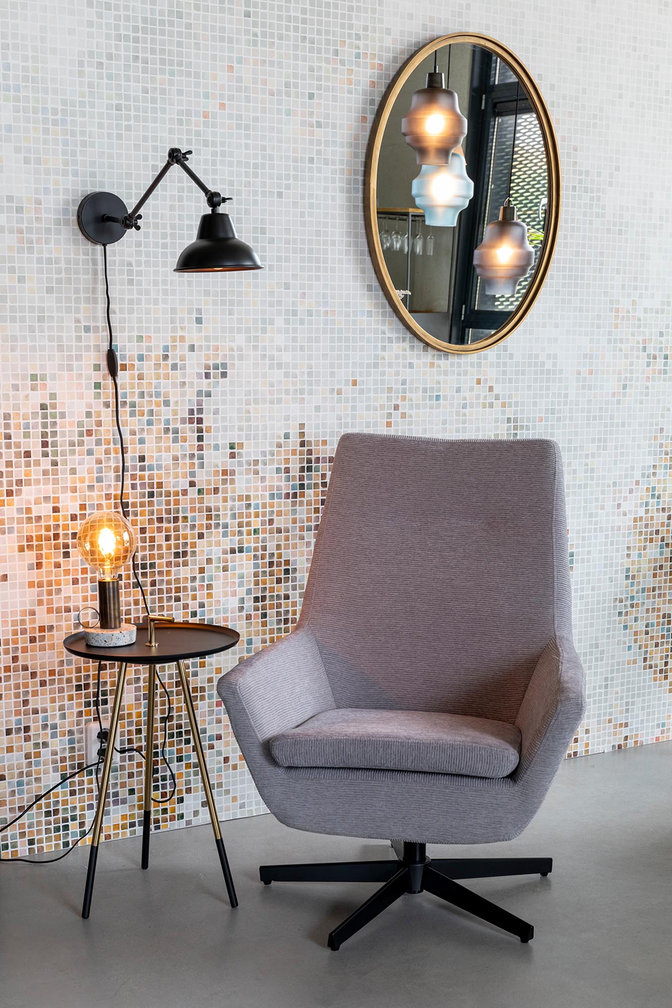 Eleganter ovaler MATZ Spiegel von White Label Living, der stilvolles Design und Funktionalität vereint. Perfekt für jedes moderne Zuhause.