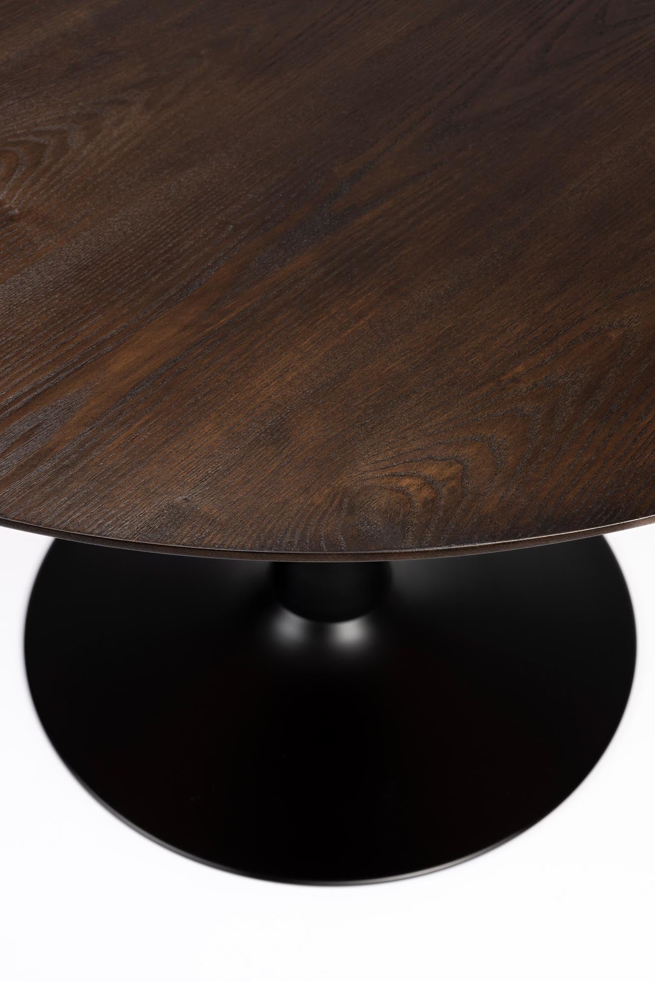 Der Esstisch Raku von White Label Living vereint stilvolle Eleganz und Funktionalität. Perfekt für gesellige Abende und moderne Wohnräume.