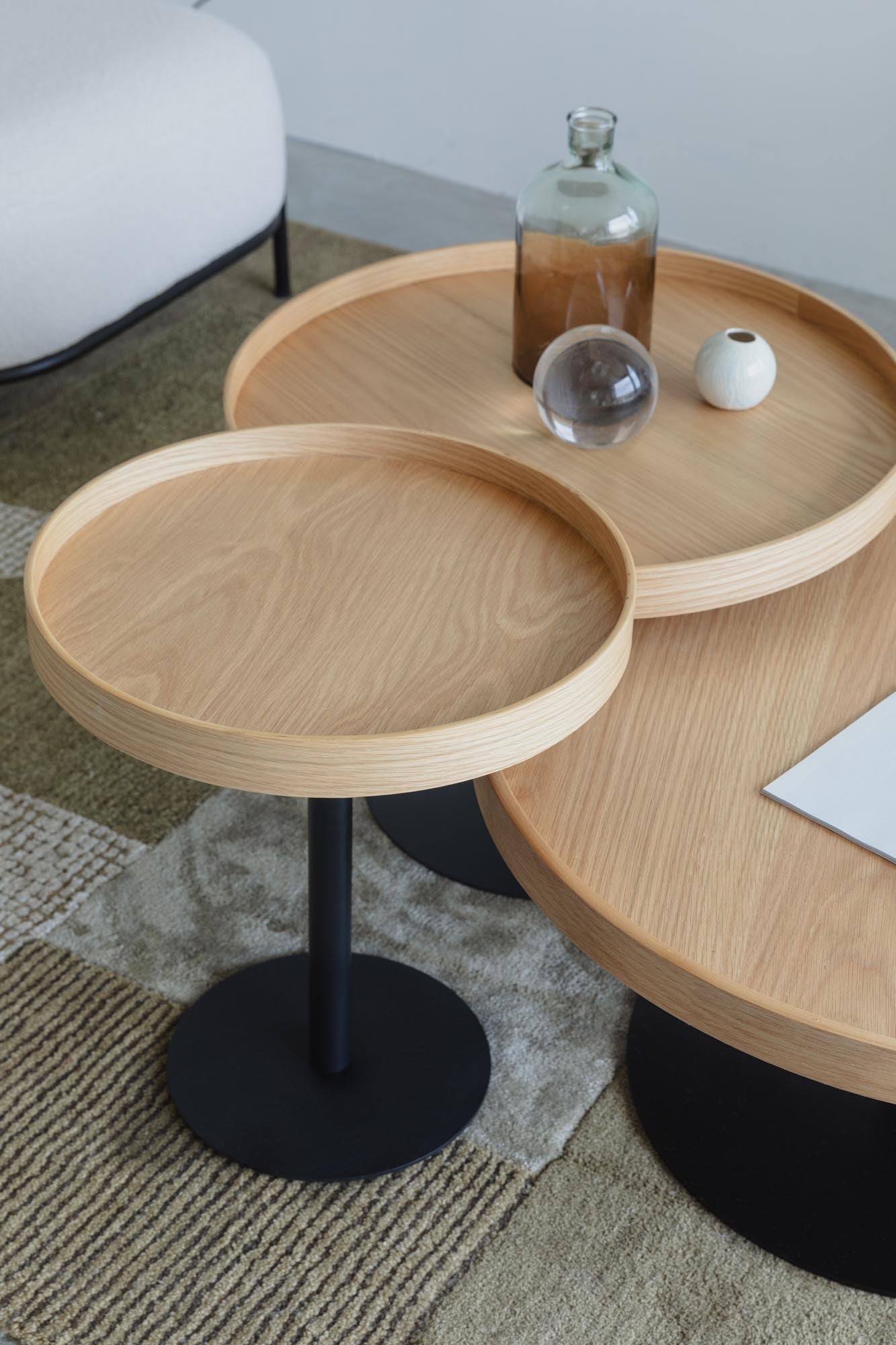 Moderner Beistelltisch Yuri Oak M aus hochwertigem Eichenholz.