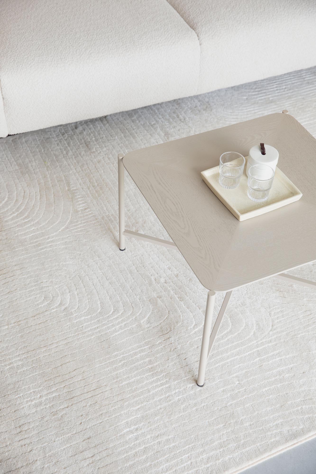 Eleganter Teppich aus Dekolan und Jute, robust, pflegeleicht, passt in jeden Raum, ideal für stilvolle Wohnambiente.