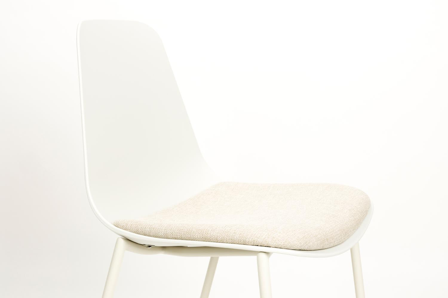 Moderner Stuhl Jeffrey White: Perfekte Ergänzung für Ihr Zuhause.