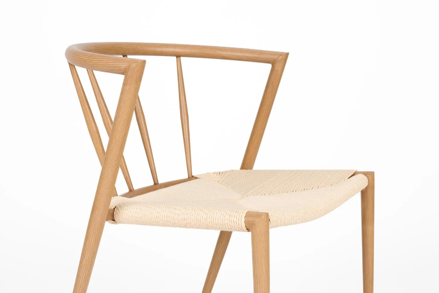 Stuhl Che: Modernes Design und Komfort für stilvolle Räume.