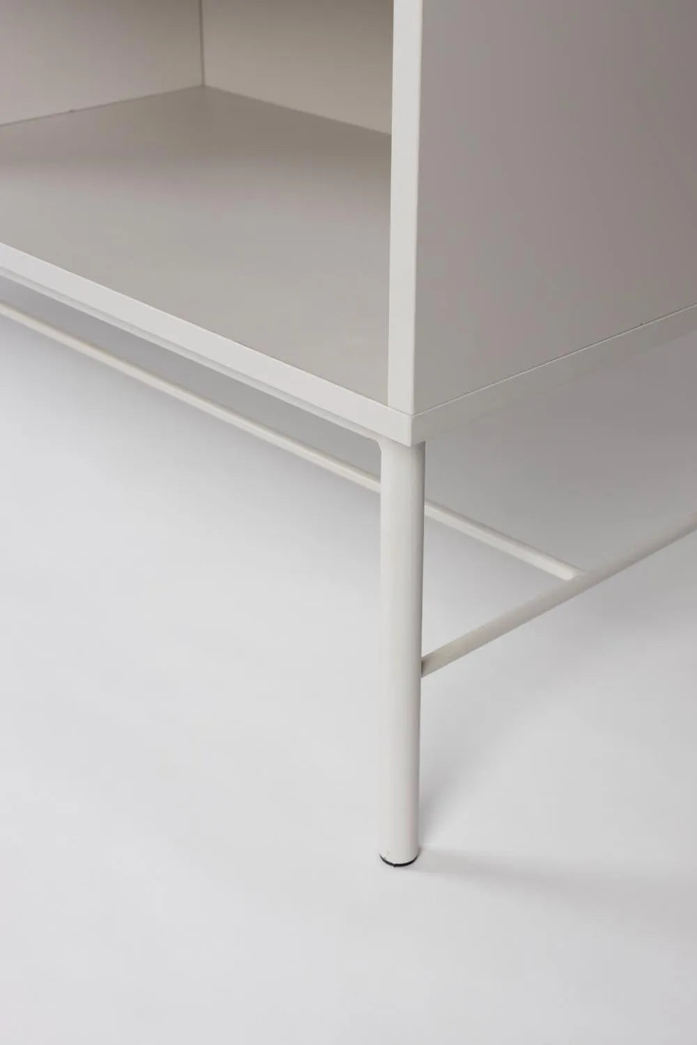 Sideboard Cayo High in White präsentiert im Onlineshop von KAQTU Design AG. High-Sideboard ist von White Label Living