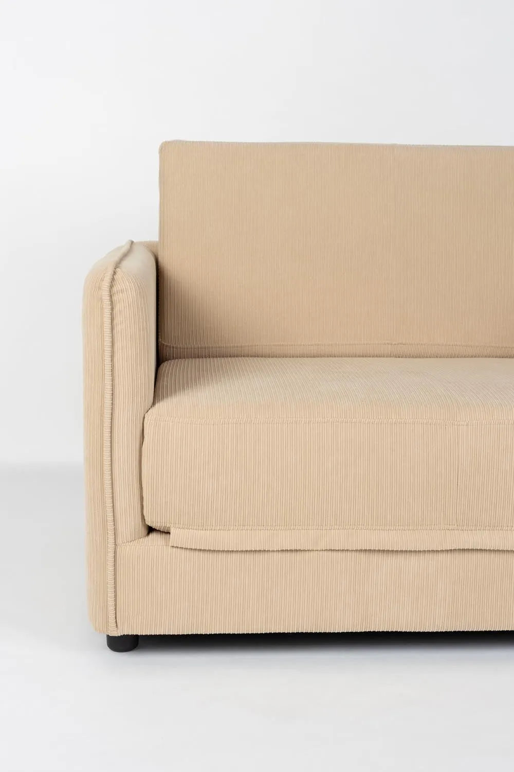 Jopie Loveseat Schlafsofa Beige in Beige präsentiert im Onlineshop von KAQTU Design AG. Sessel mit Armlehnen ist von White Label Living