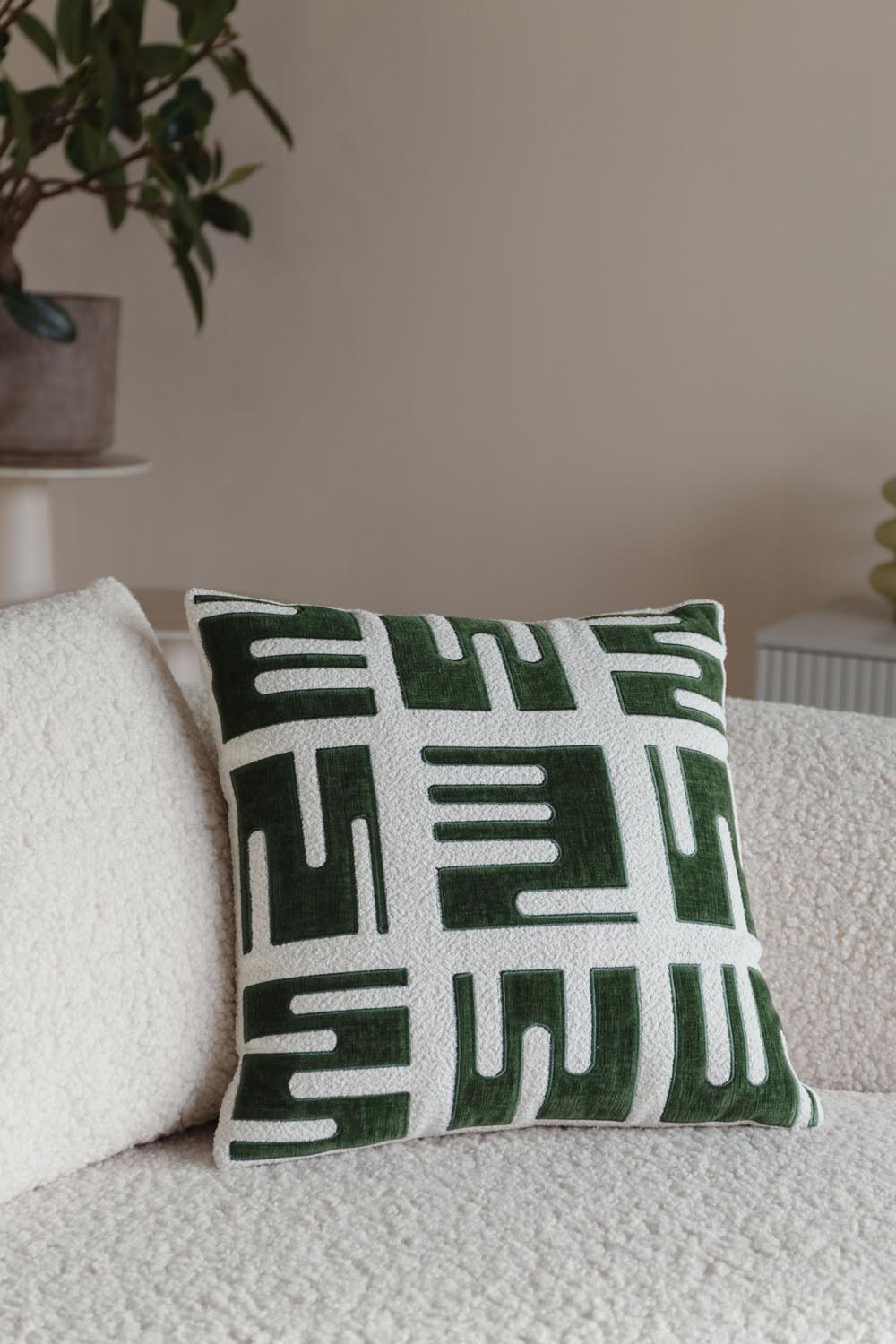 Kissen Clyde Gelb in Green präsentiert im Onlineshop von KAQTU Design AG. Kissen ist von White Label Living