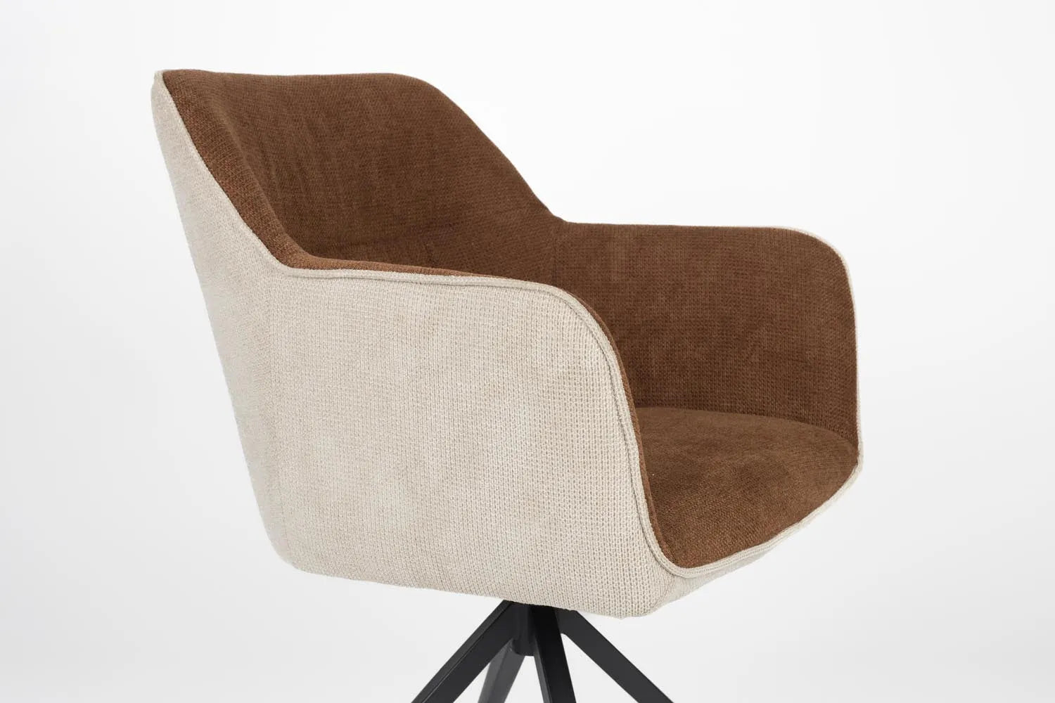 Sessel Daley Beige/Braun in Brown präsentiert im Onlineshop von KAQTU Design AG. Schalenstuhl mit Armlehnen ist von White Label Living