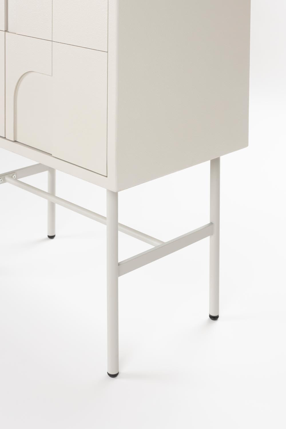 Schrank Funk High in Beige präsentiert im Onlineshop von KAQTU Design AG. Cabinet ist von White Label Living