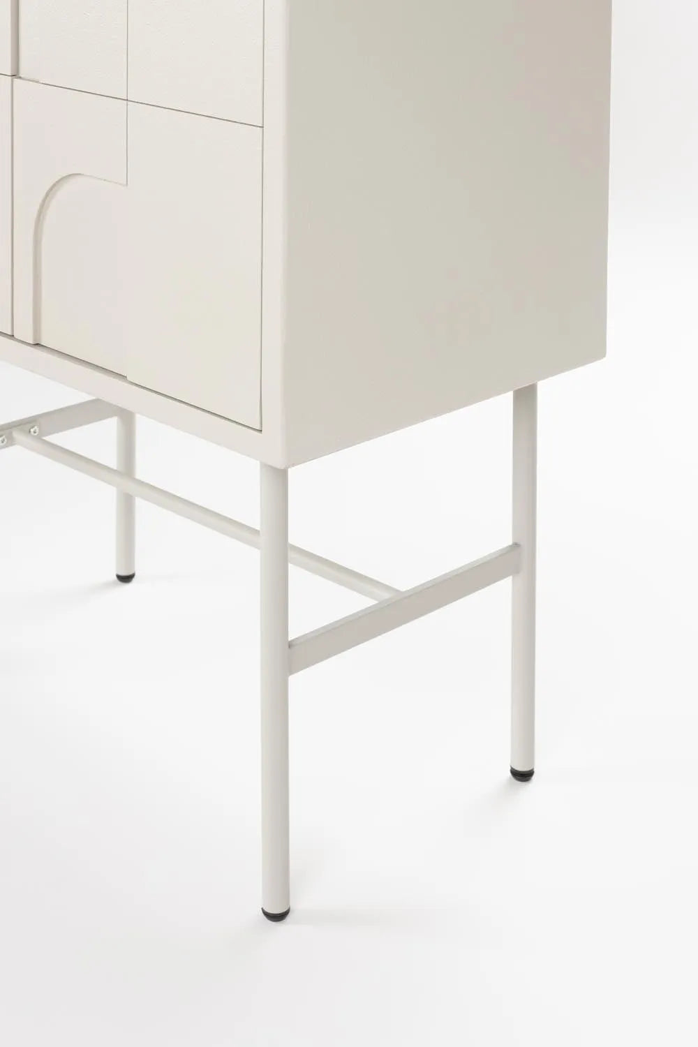 Schrank Funk High in Beige präsentiert im Onlineshop von KAQTU Design AG. Cabinet ist von White Label Living