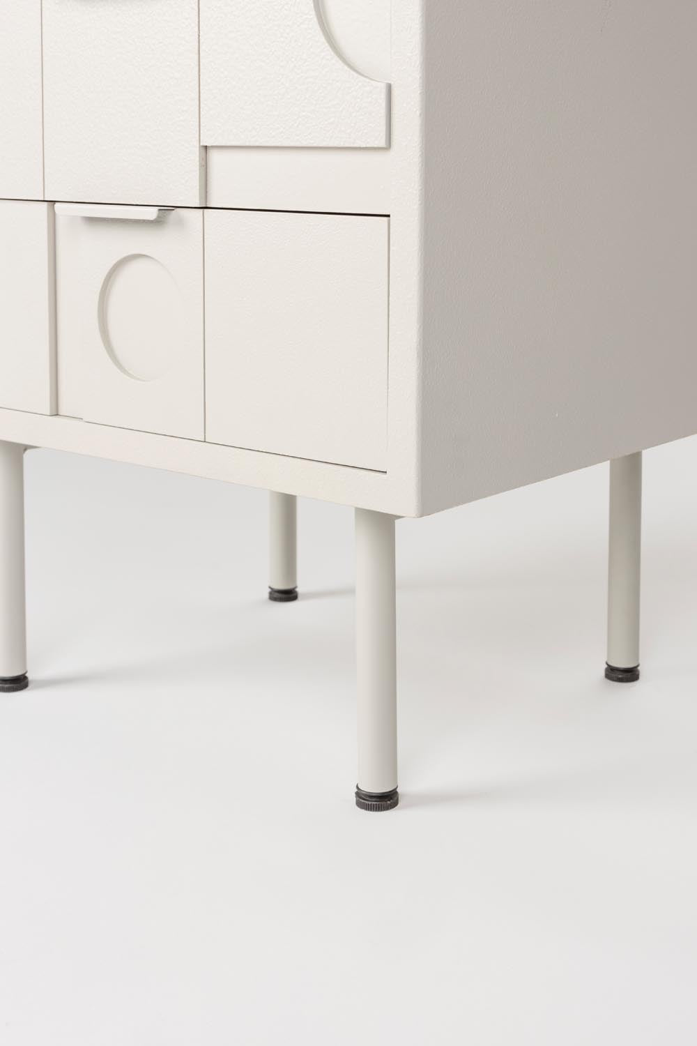 Beistelltisch / Nachttisch Funk in Beige präsentiert im Onlineshop von KAQTU Design AG. Beistelltisch ist von White Label Living