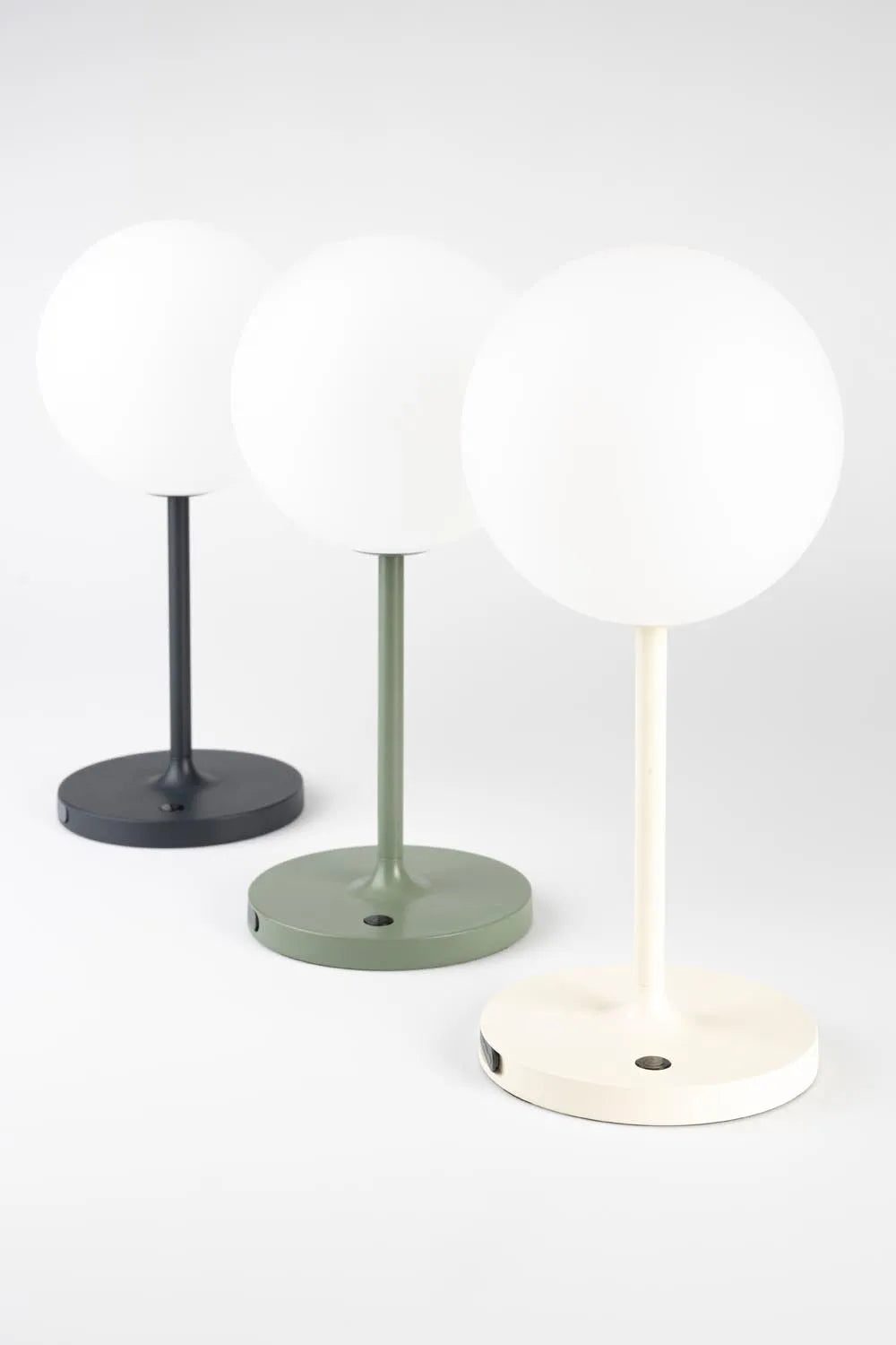 Tischlampe Hub Beige in Beige präsentiert im Onlineshop von KAQTU Design AG. Tischleuchte ist von White Label Living