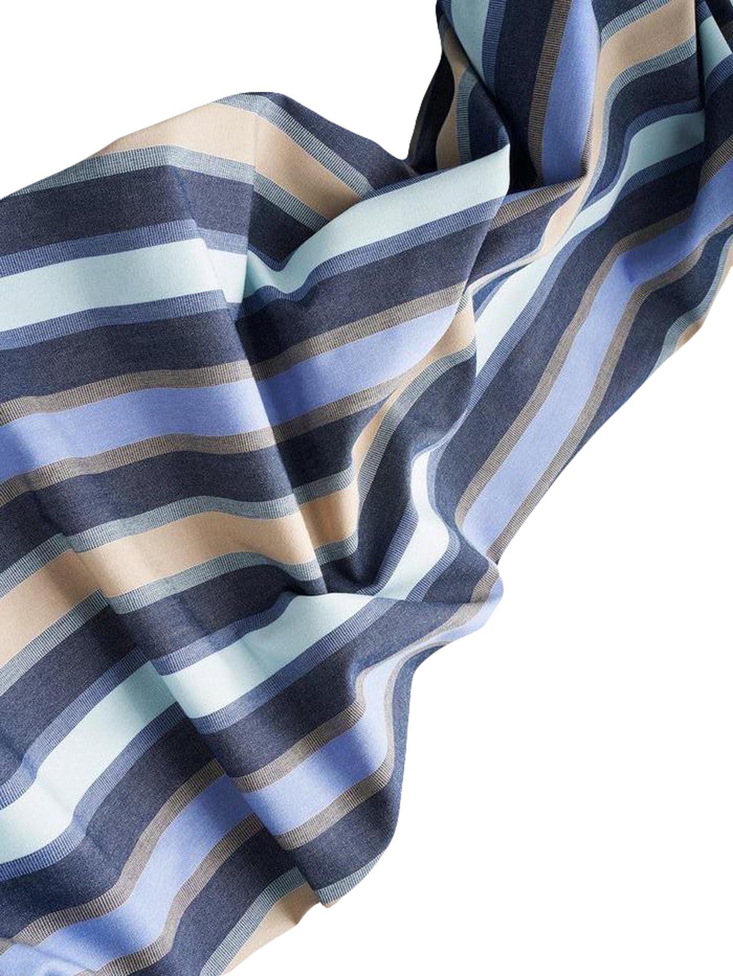 Marineblauer Outdoor-Vorhang: Stilvoller Sicht- und Sonnenschutz für Balkon und Terrasse. Perfekt für gesellige Sommerabende.
