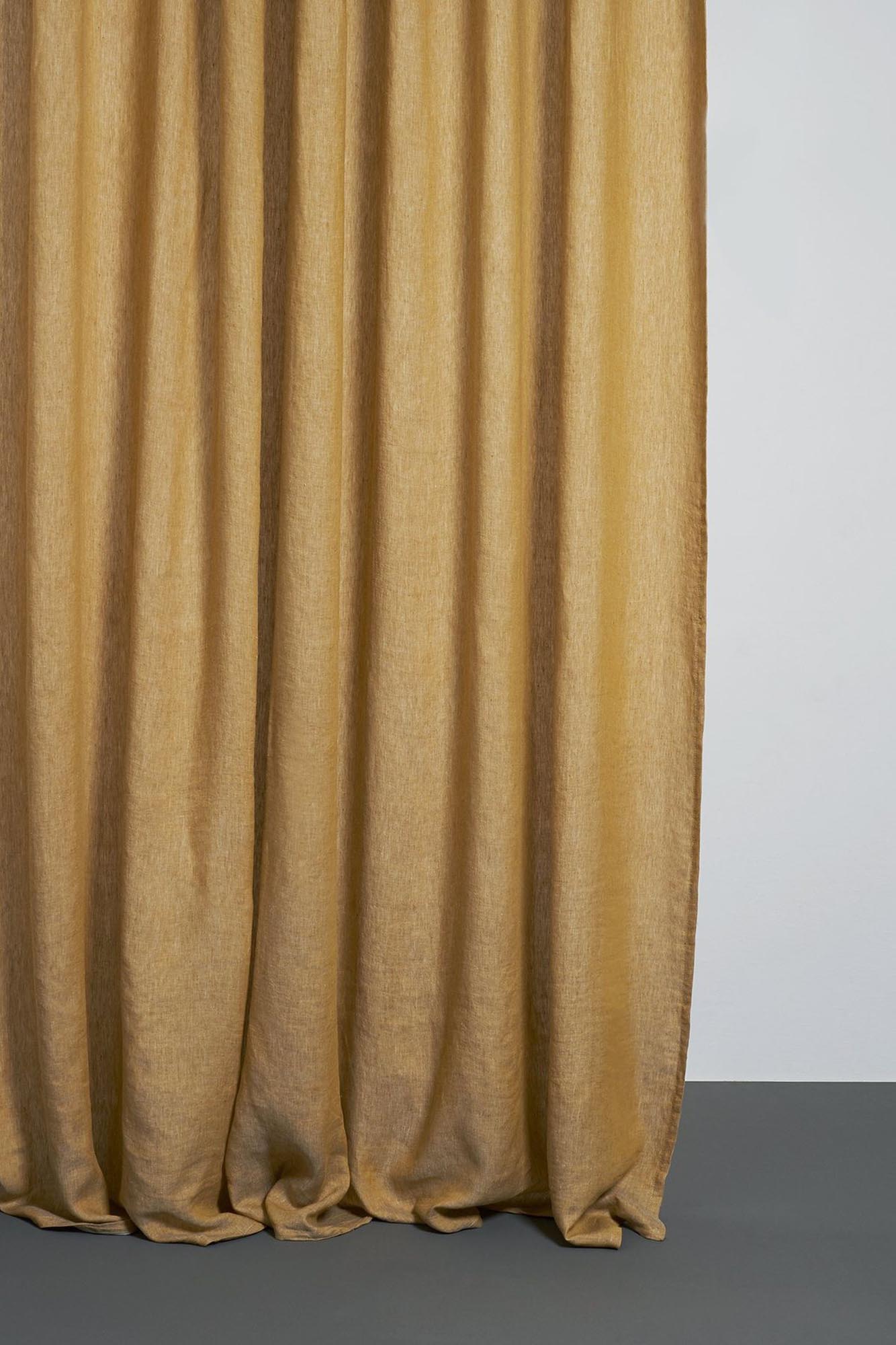 Eleganter Vorhang von ZigZagZurich im modernen Stonewashed-Design.