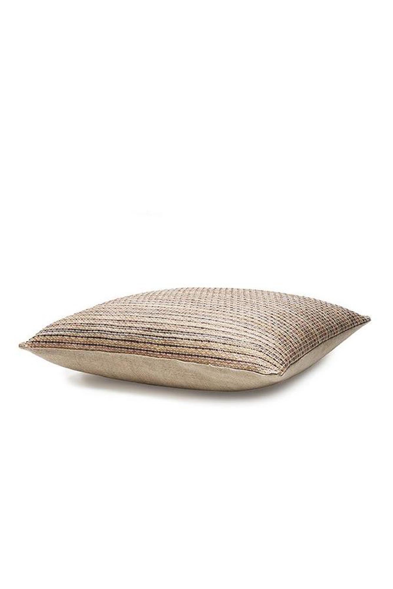 Bringen Sie mit dem Ipanema Raffia Kissenbezug von ZigZagZurich mediterranen Charme in Ihr Zuhause. Ideal für jeden Raum!