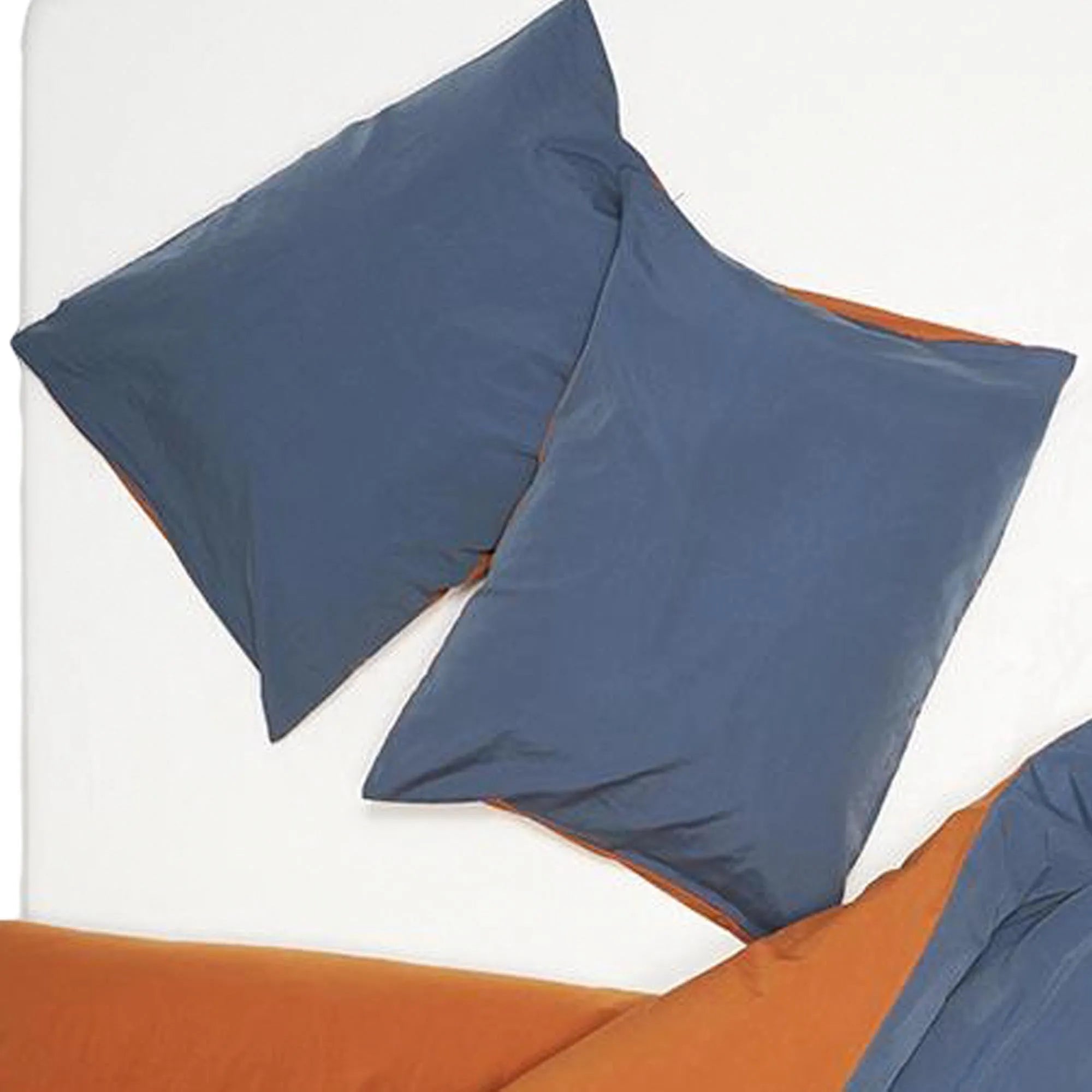 Two Tone Kissenbezug Vintage in Blau / Orange präsentiert im Onlineshop von KAQTU Design AG. Kissenbezug ist von ZigZagZurich