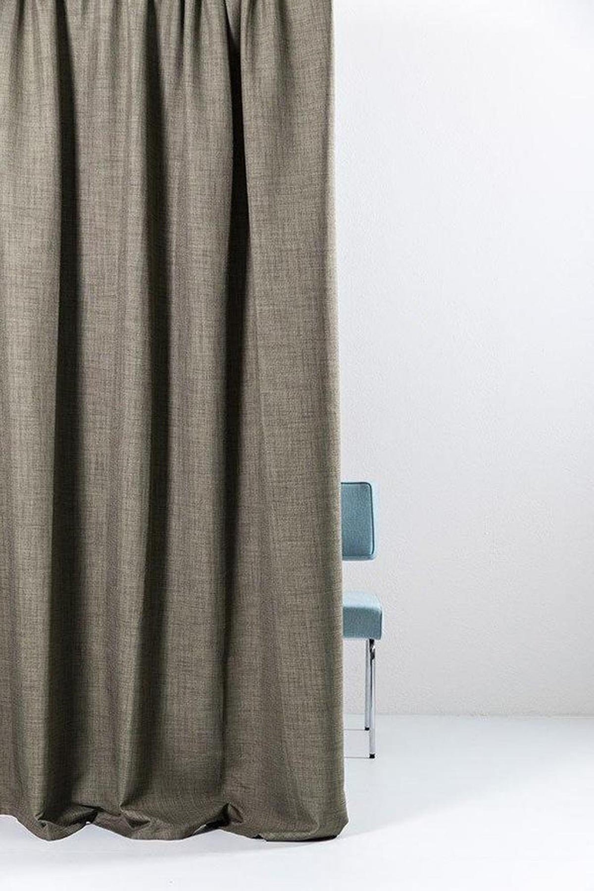 Vorhang Blackout in Braun präsentiert im Onlineshop von KAQTU Design AG. Vorhang ist von ZigZagZurich