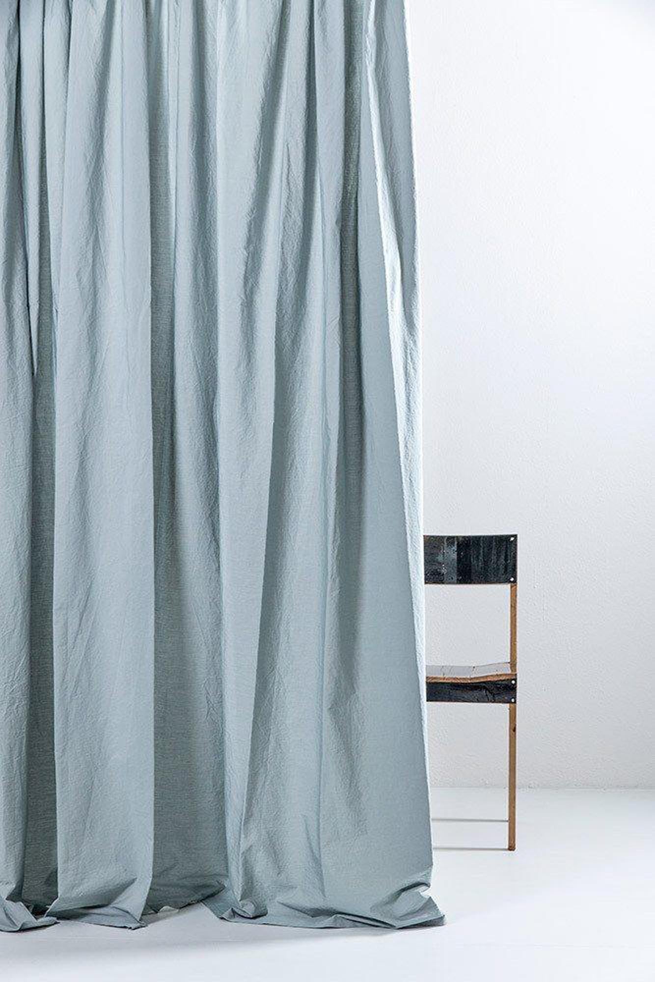 Eleganter blauer Vorhang aus ägyptischer Baumwolle von ZigZagZurich.