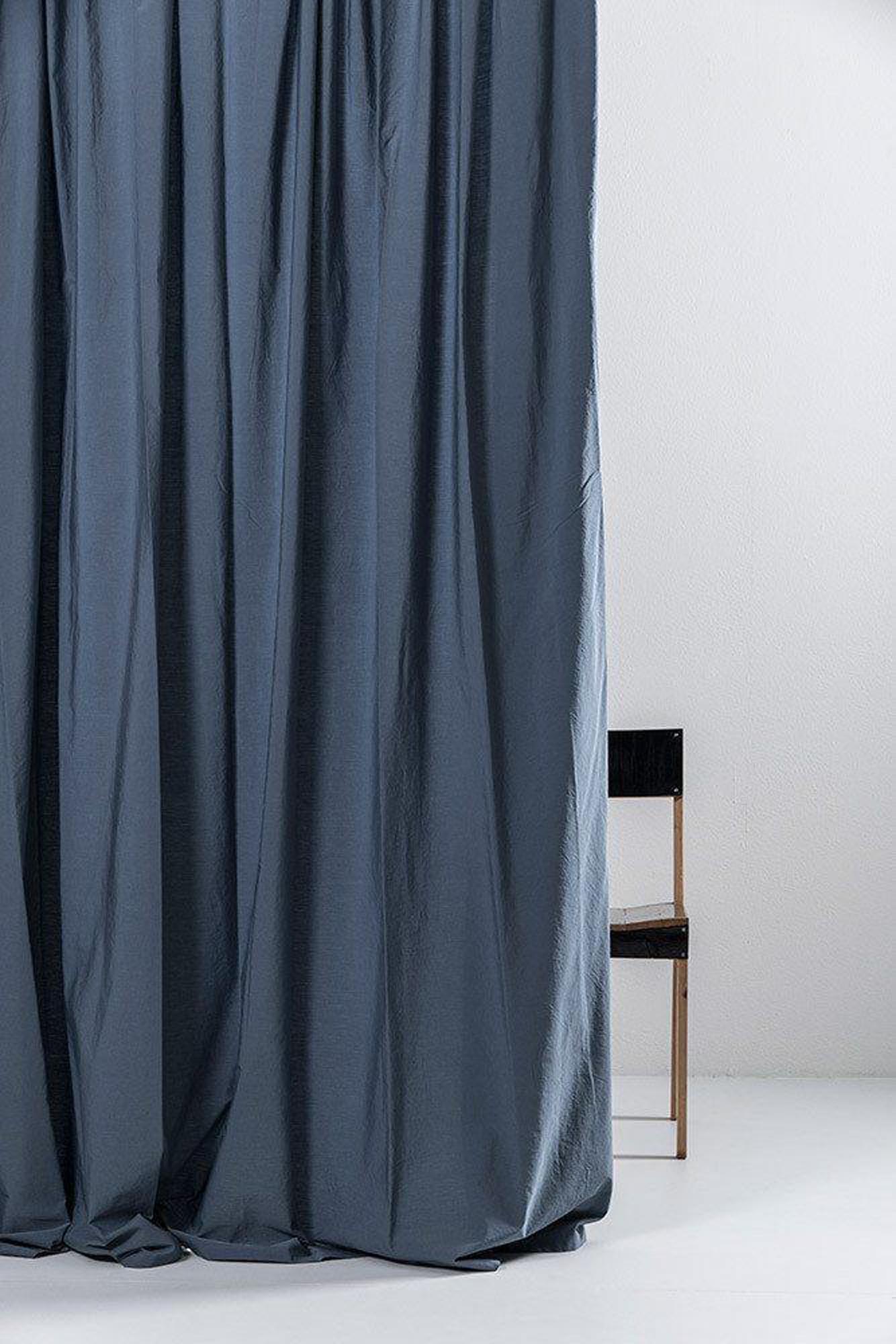 Hochwertiger blauer Vorhang aus ägyptischer Baumwolle von ZigZagZurich.