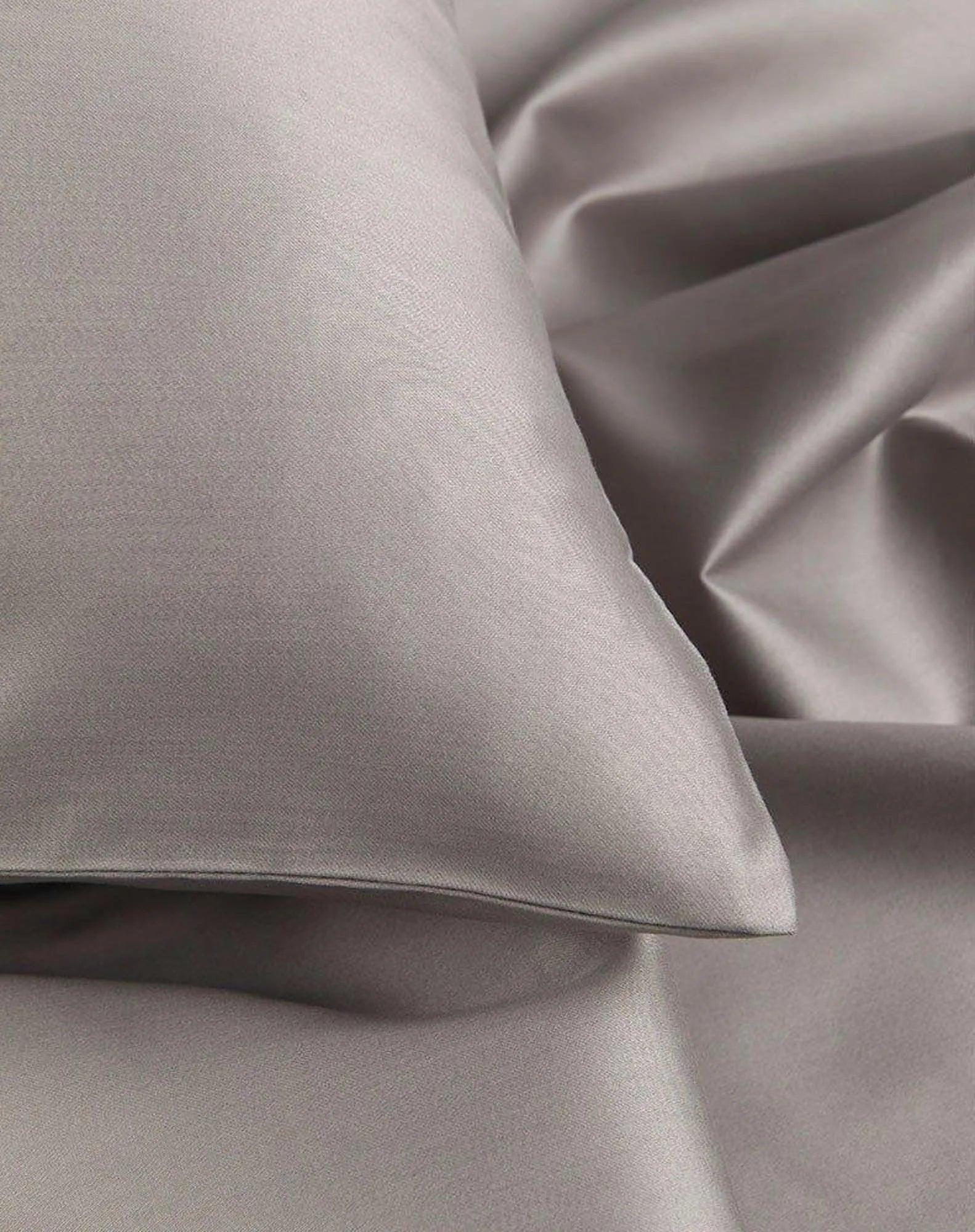 Fixleintuch Satin in Grau präsentiert im Onlineshop von KAQTU Design AG. Fixleintuch ist von ZigZagZurich