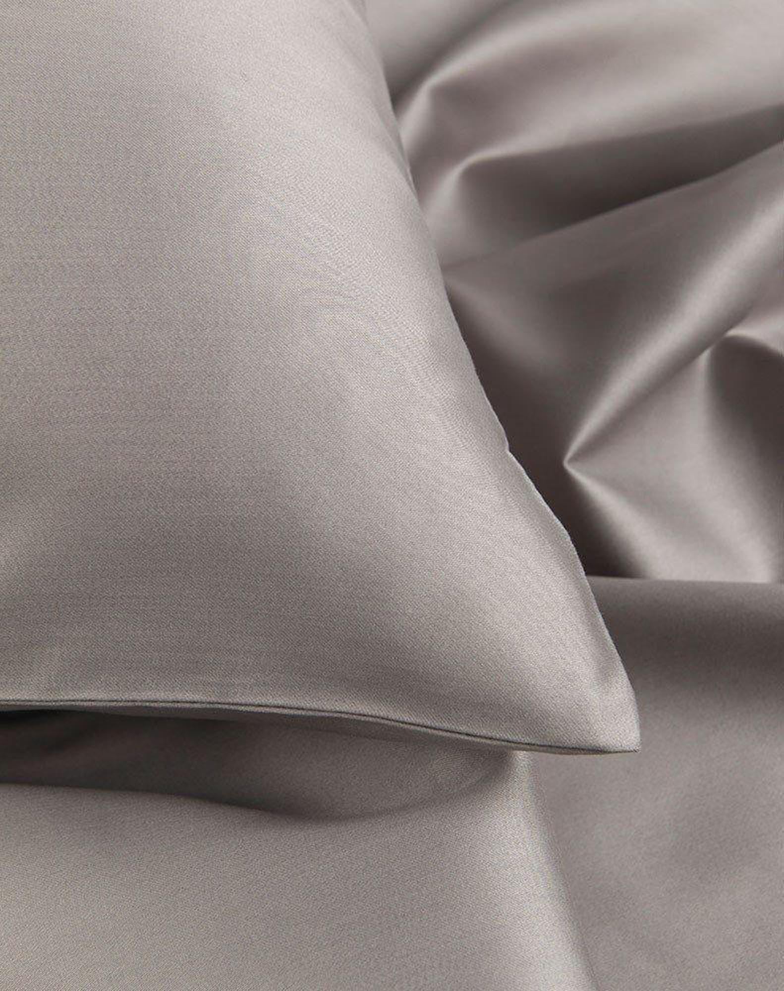 Hochwertiges Satin-Fixleintuch von ZigZagZurich für besten Komfort.