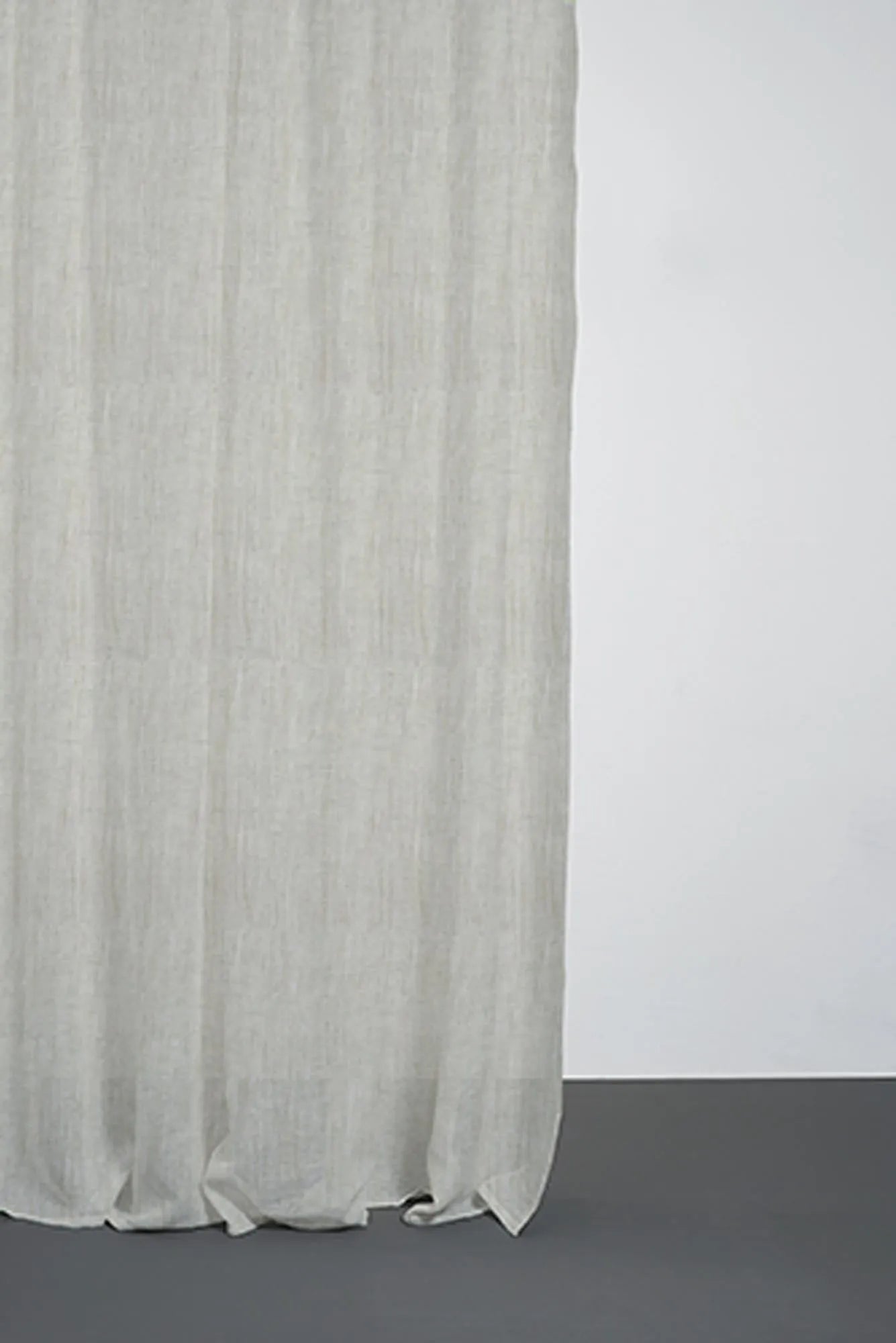 Leinenvorhang in Light grey präsentiert im Onlineshop von KAQTU Design AG. Vorhang ist von ZigZagZurich