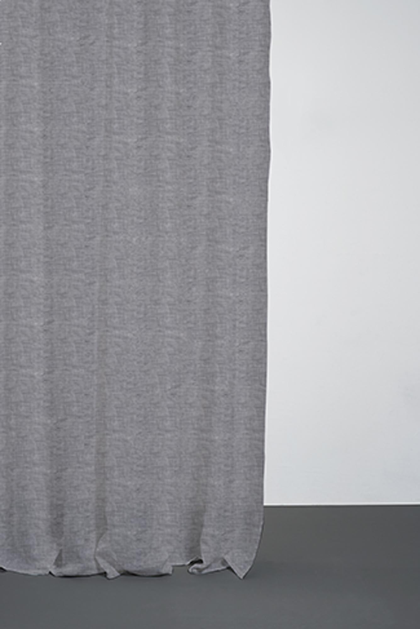 Entdecken Sie den eleganten Leinenvorhang von ZigZagZurich – zeitloses Design und hochwertige Materialien für ein stilvolles Ambiente.