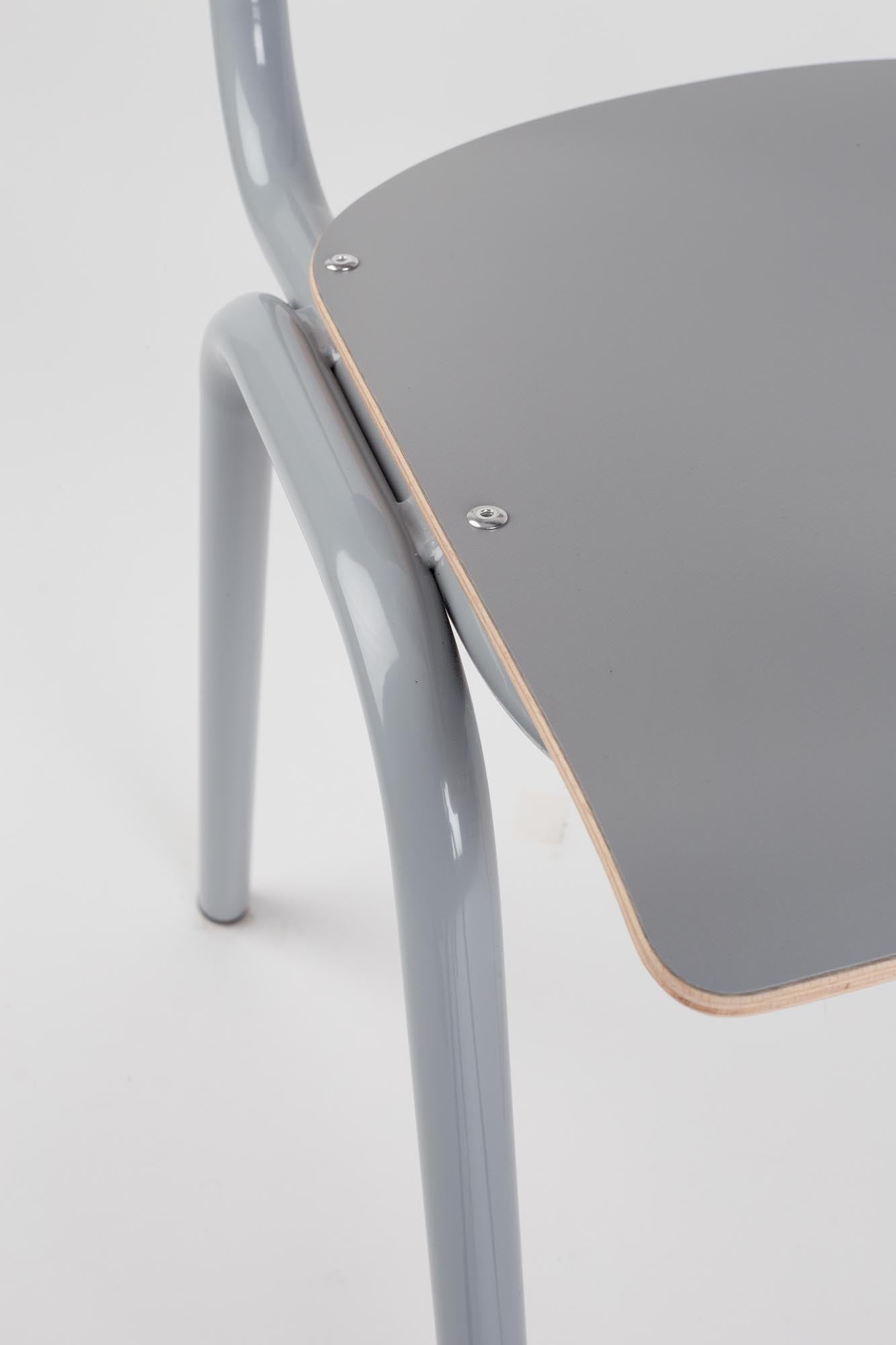 Zuiver Stuhl: Modernes Design für produktive Lernumgebungen.