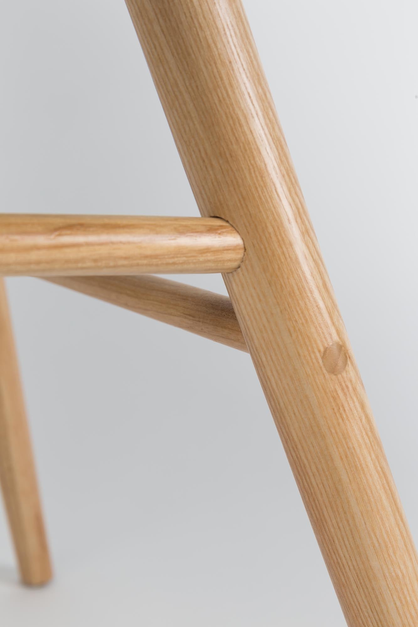 Albert Kuip Stuhl: Eleganz und Funktionalität im modernen Design.