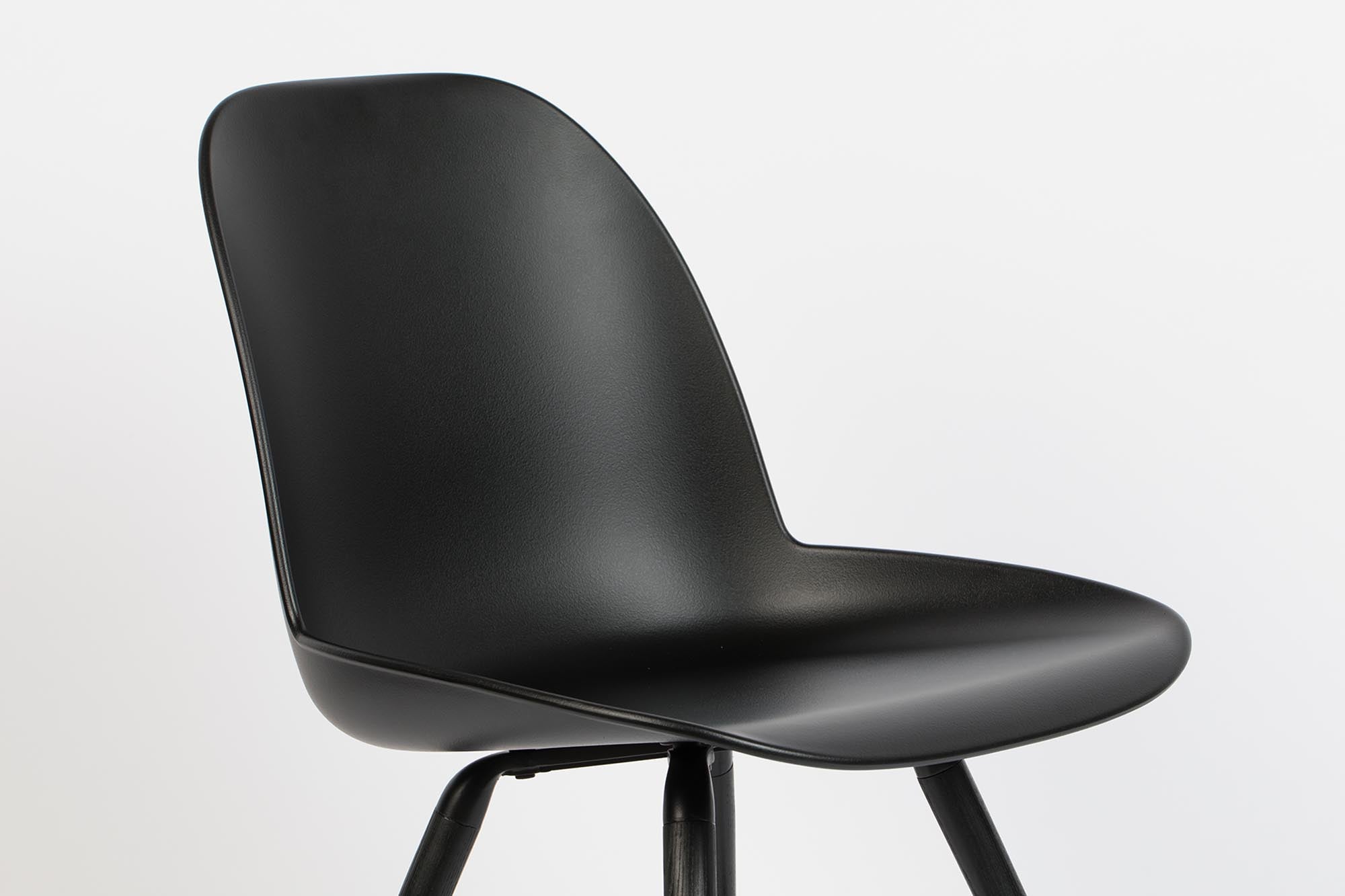 Albert Kuip Stuhl: Eleganz und Komfort für zeitgenössische Räume.