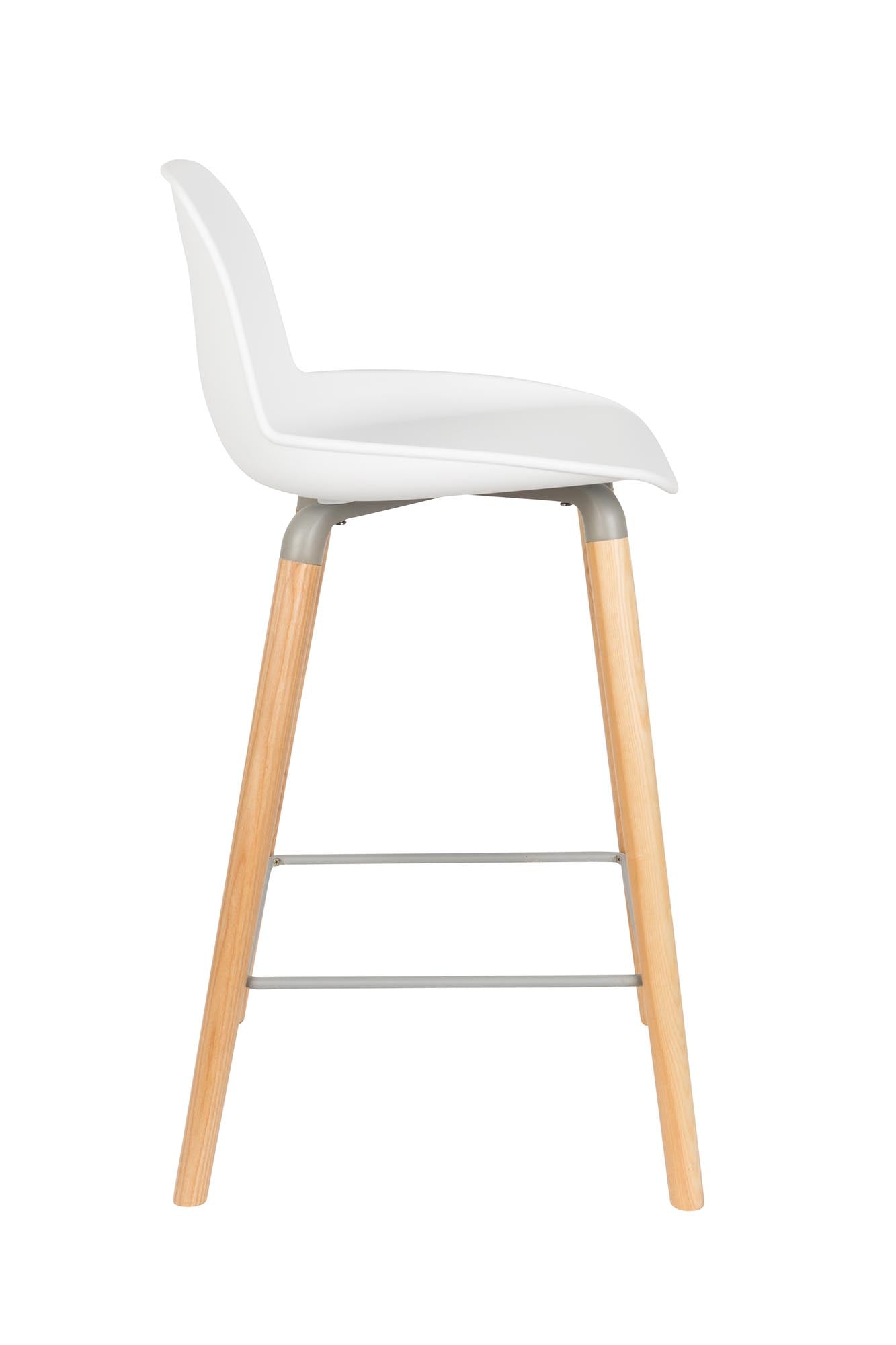 Stylischer Barstuhl Albert Kuip von Zuiver: Ideal für moderne Räume, vereint ansprechendes Design mit hohem Sitzkomfort.