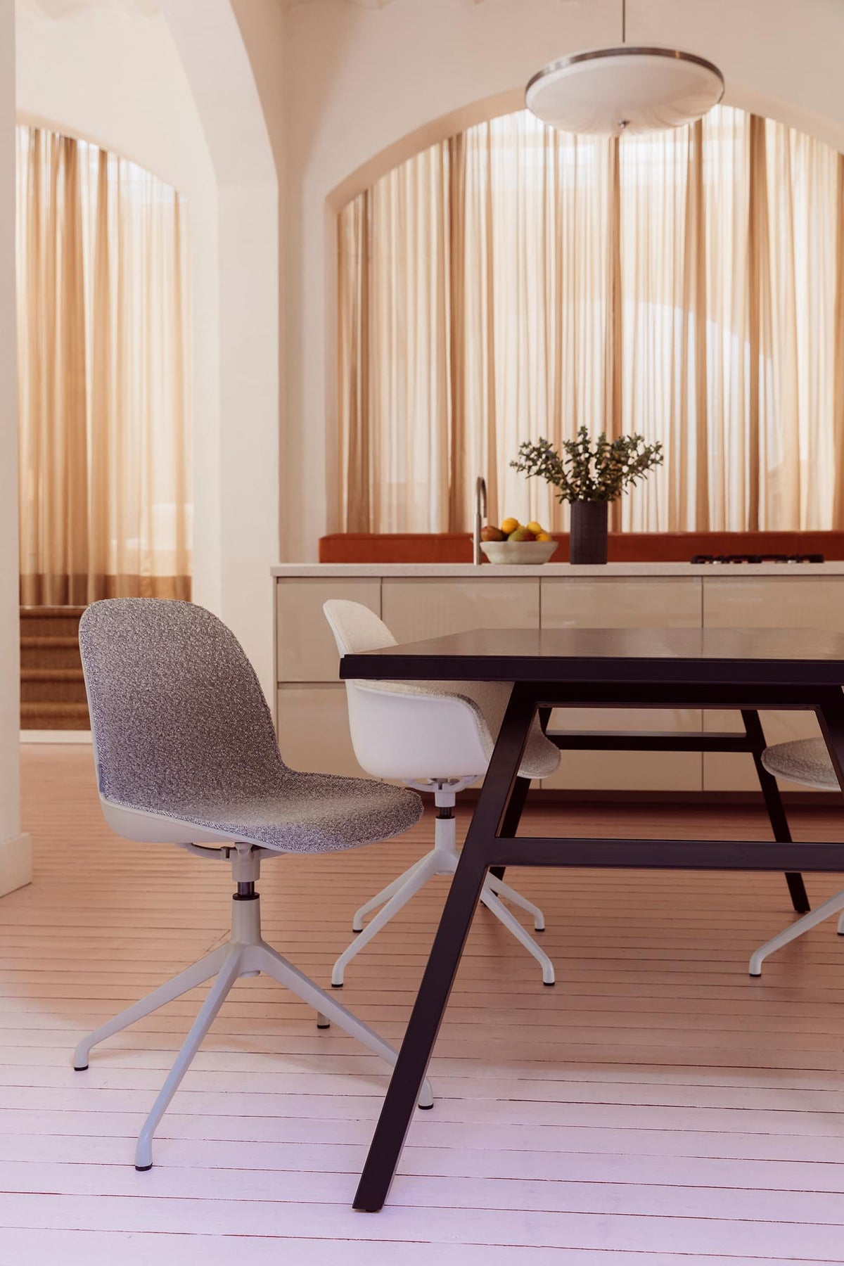 Bürostuhl Albert Kuip in Taupe präsentiert im Onlineshop von KAQTU Design AG. Bürostuhl ist von Zuiver