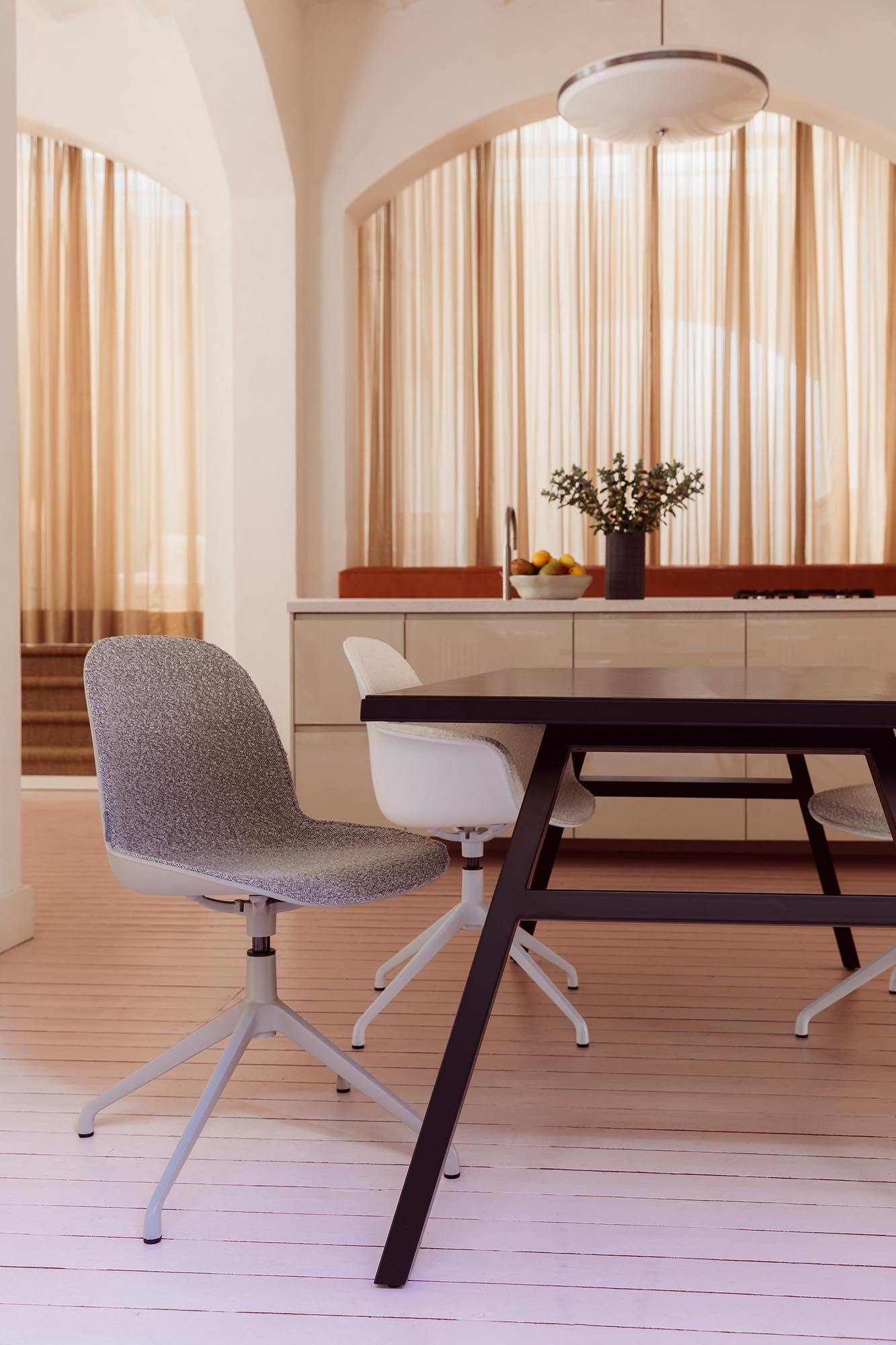 Bürostuhl Albert Kuip  in Taupe präsentiert im Onlineshop von KAQTU Design AG. Bürostuhl ist von Zuiver