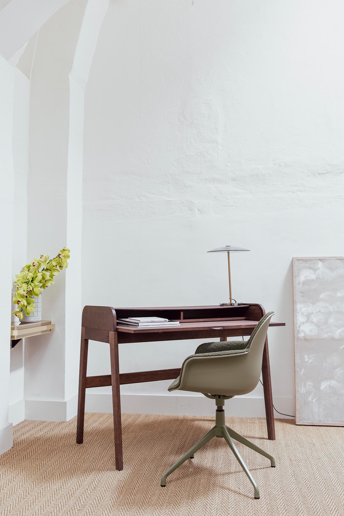 Bürostuhl mit Armlehne Albert Kuip  in Grün präsentiert im Onlineshop von KAQTU Design AG. Bürostuhl mit Armlehne ist von Zuiver