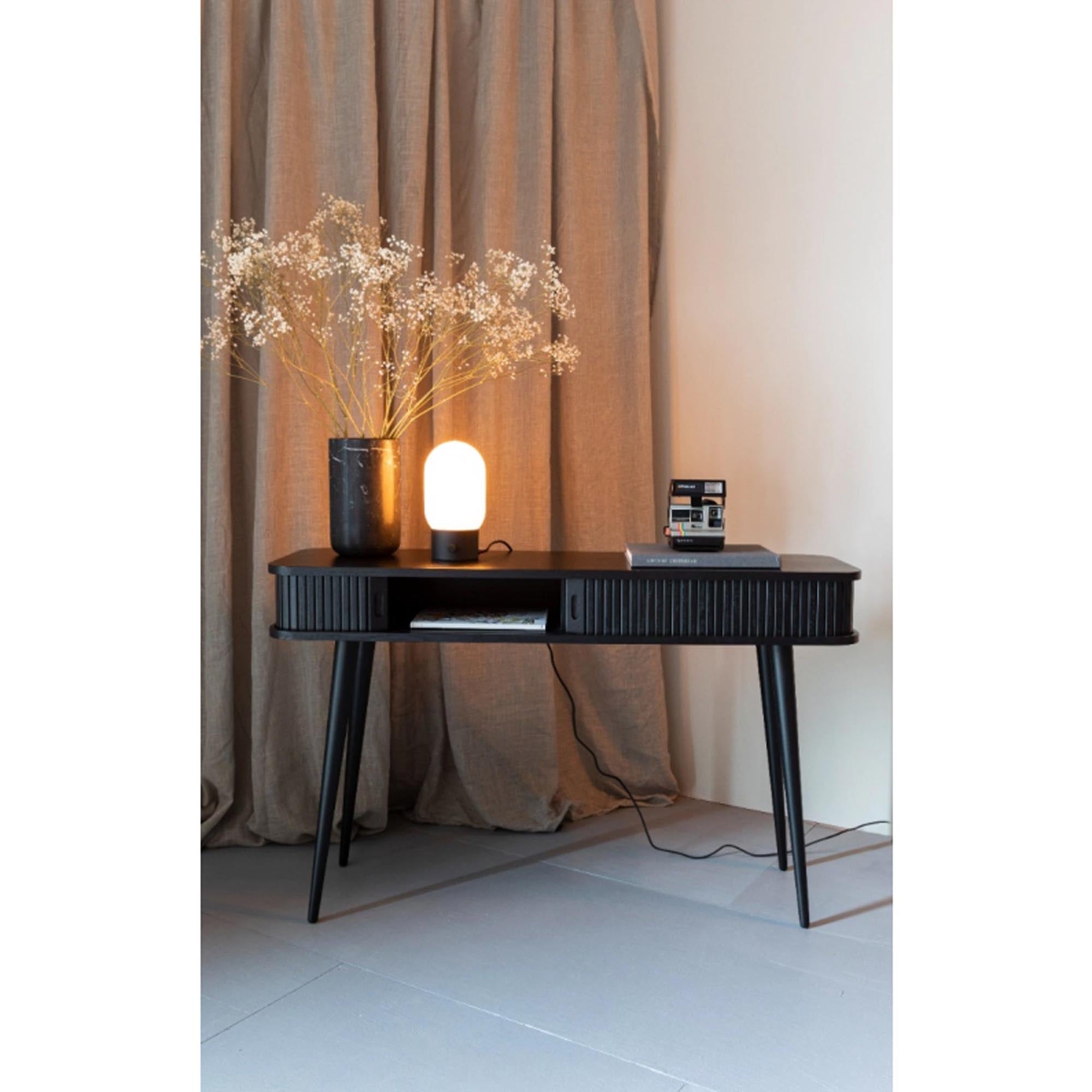 Entdecken Sie den stilvollen Konsolentisch Barbier von Zuiver – ideal für Flur, Wohnzimmer oder Schlafzimmer. Elegantes Design und vielseitige Nutzung!