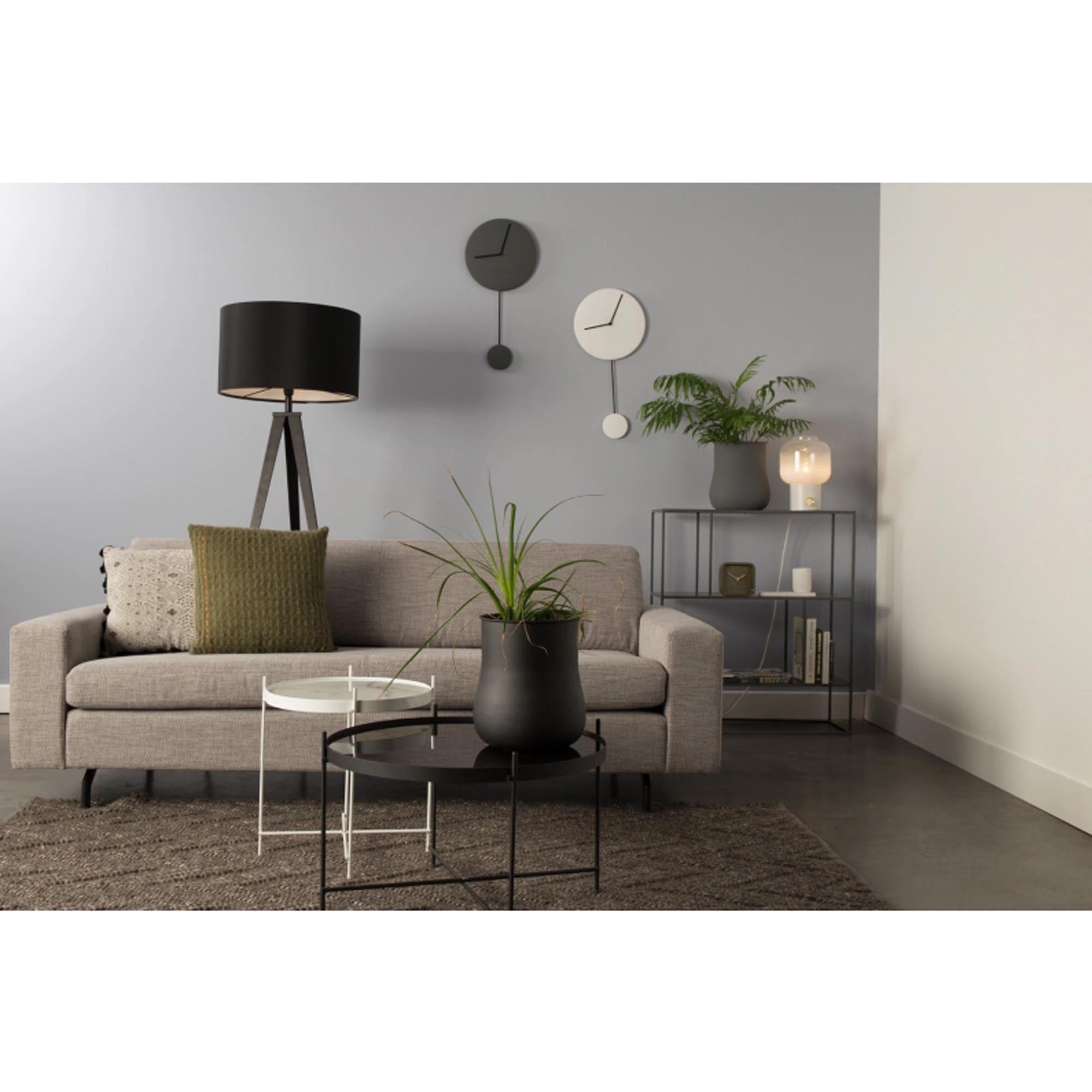 Sofa Jean 2.5-Sitzer von Zuiver: Zeitloses Design trifft Komfort.
