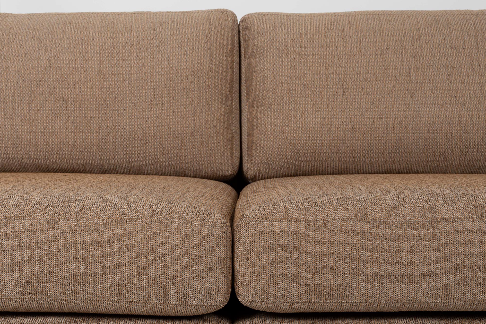 Elegantes Zuiver Sofa: Perfekte Entspannung auf Ihrem Balkon.