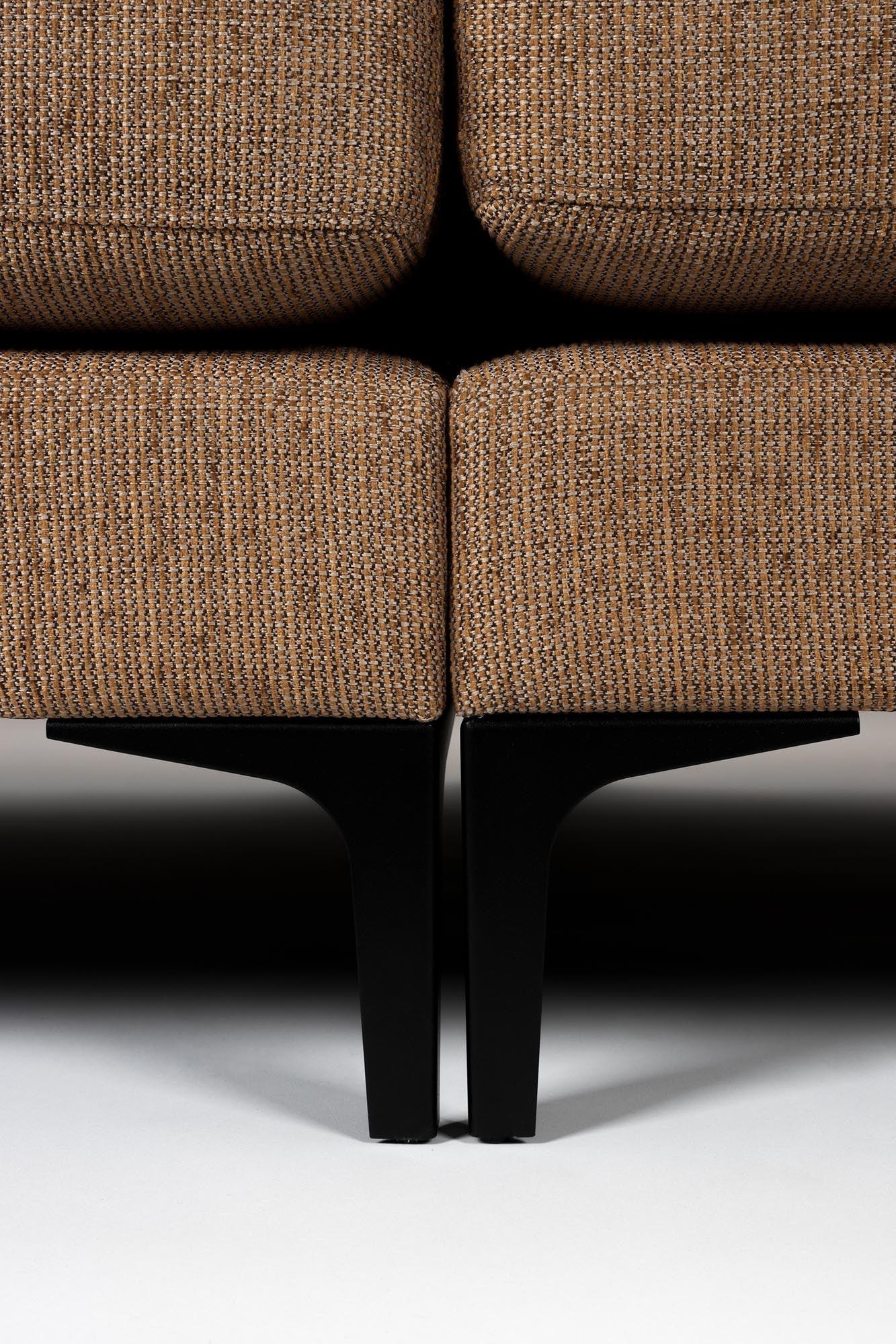 Zuiver Balcony Sofa: Komfort und Design für Ihren Außenbereich.