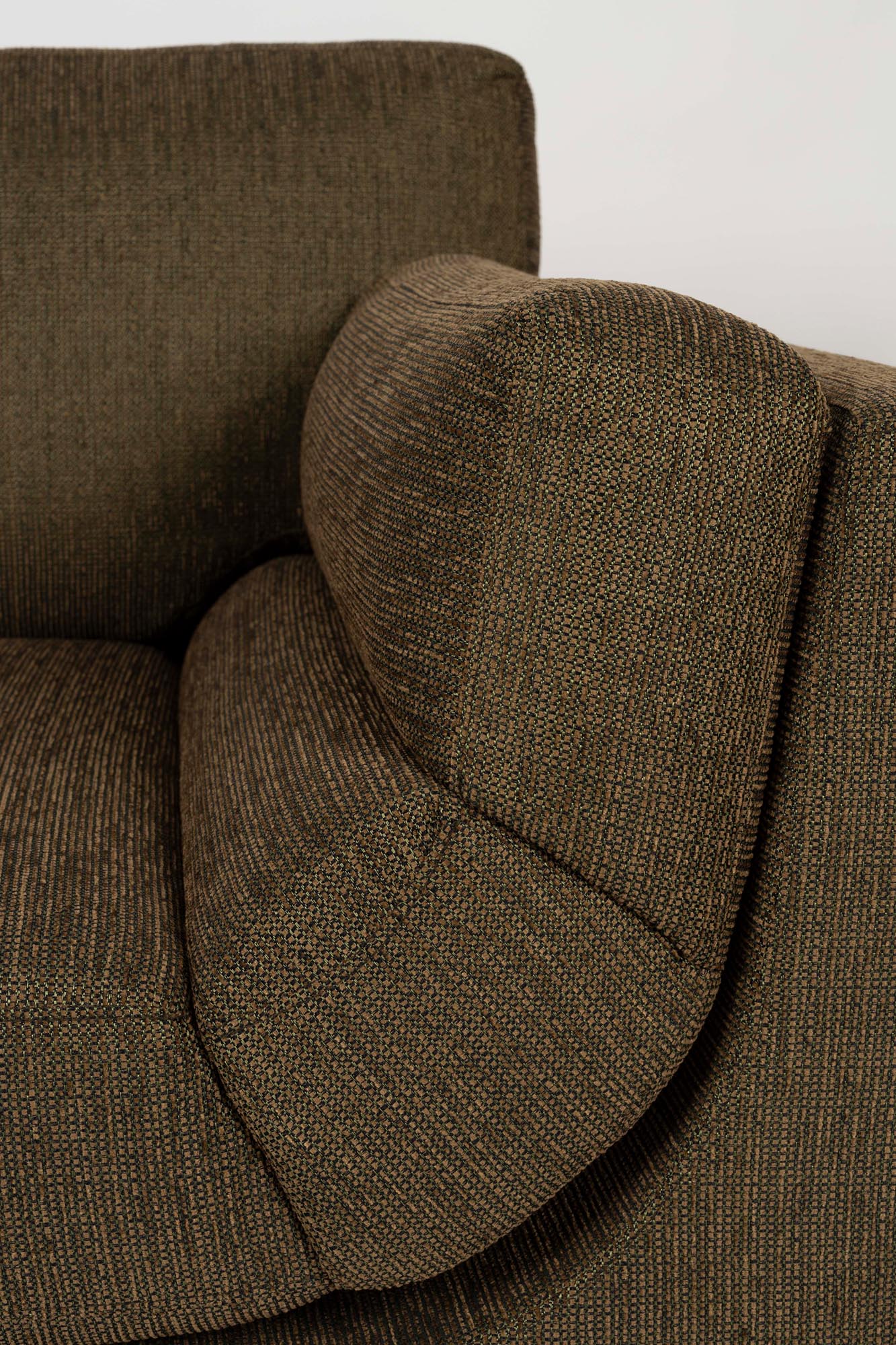 Zuiver Balcony Sofa: Stilvoller 3-Sitzer für entspannte Balkonmomente.