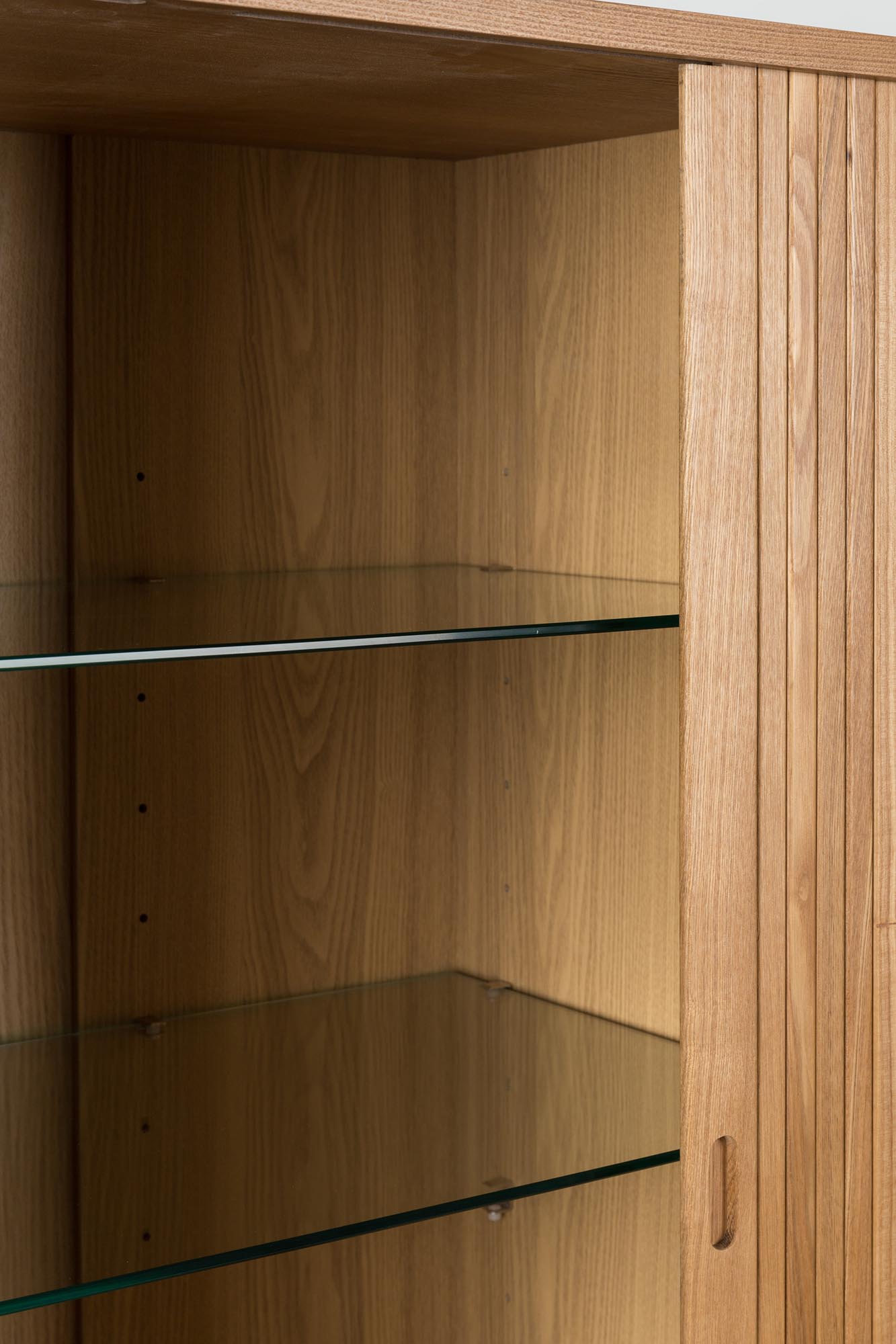 Das Sideboard Barbier von Zuiver vereint elegantes Design mit funktionalem Stauraum und verleiht jedem Raum einen Hauch von Stil.