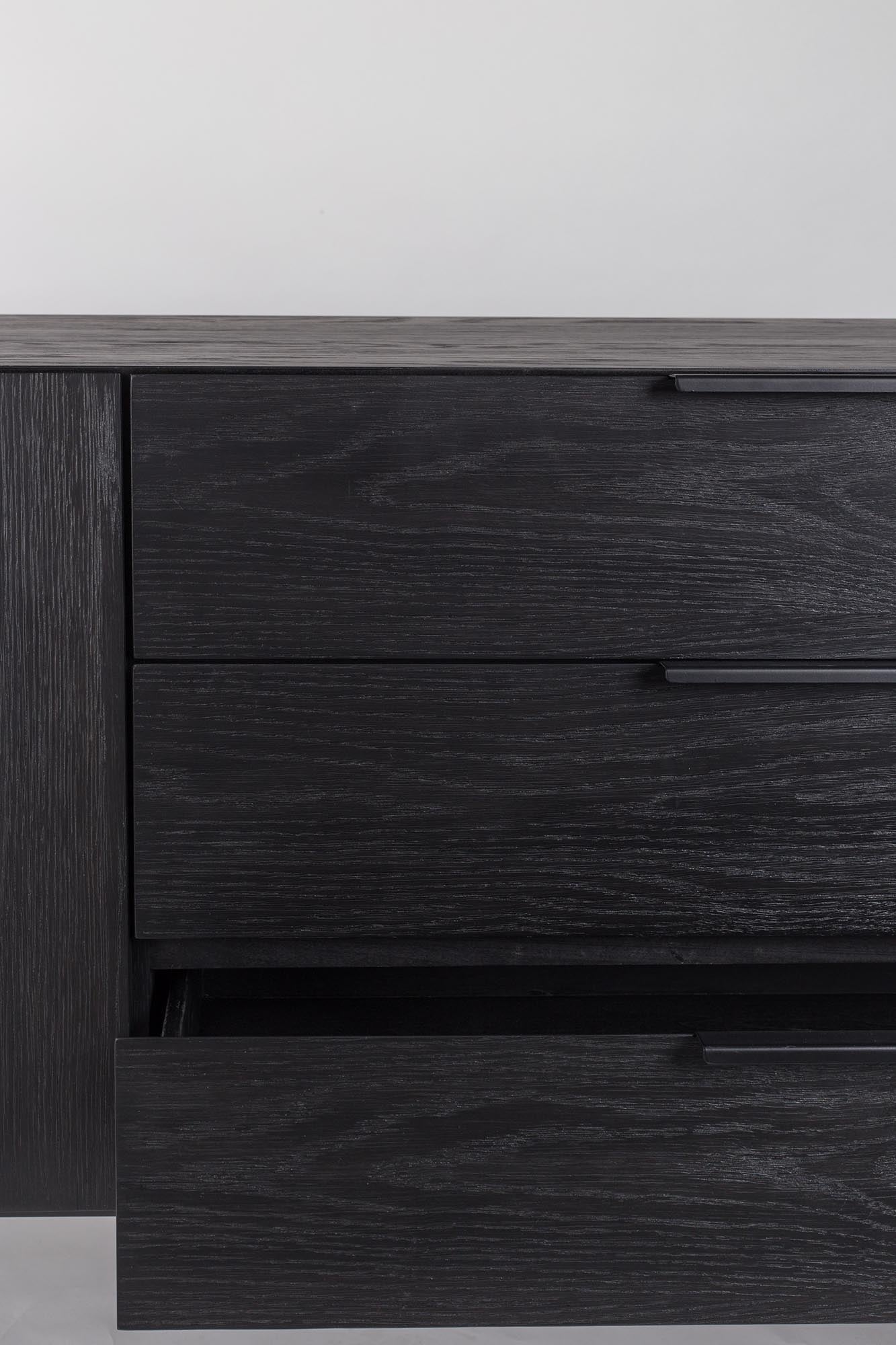 Vielseitiges Sideboard "Travis" von Zuiver: Erhältlich in verschiedenen Farben, ideal für Wohnzimmer und Flur mit viel Stauraum.