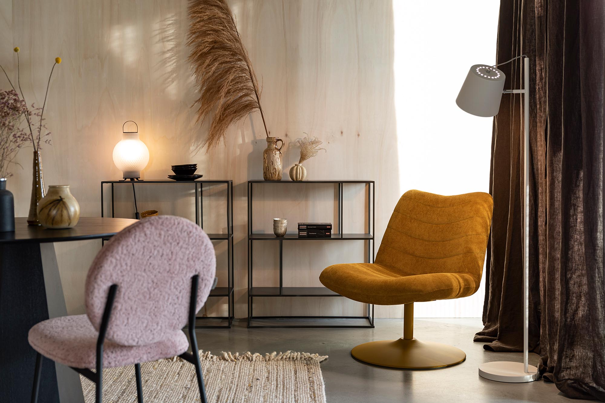 Elegante Stehleuchte Buckle Head von Zuiver – perfektes Lichtdesign für stilvolle Wohnräume und gemütliche Atmosphäre.