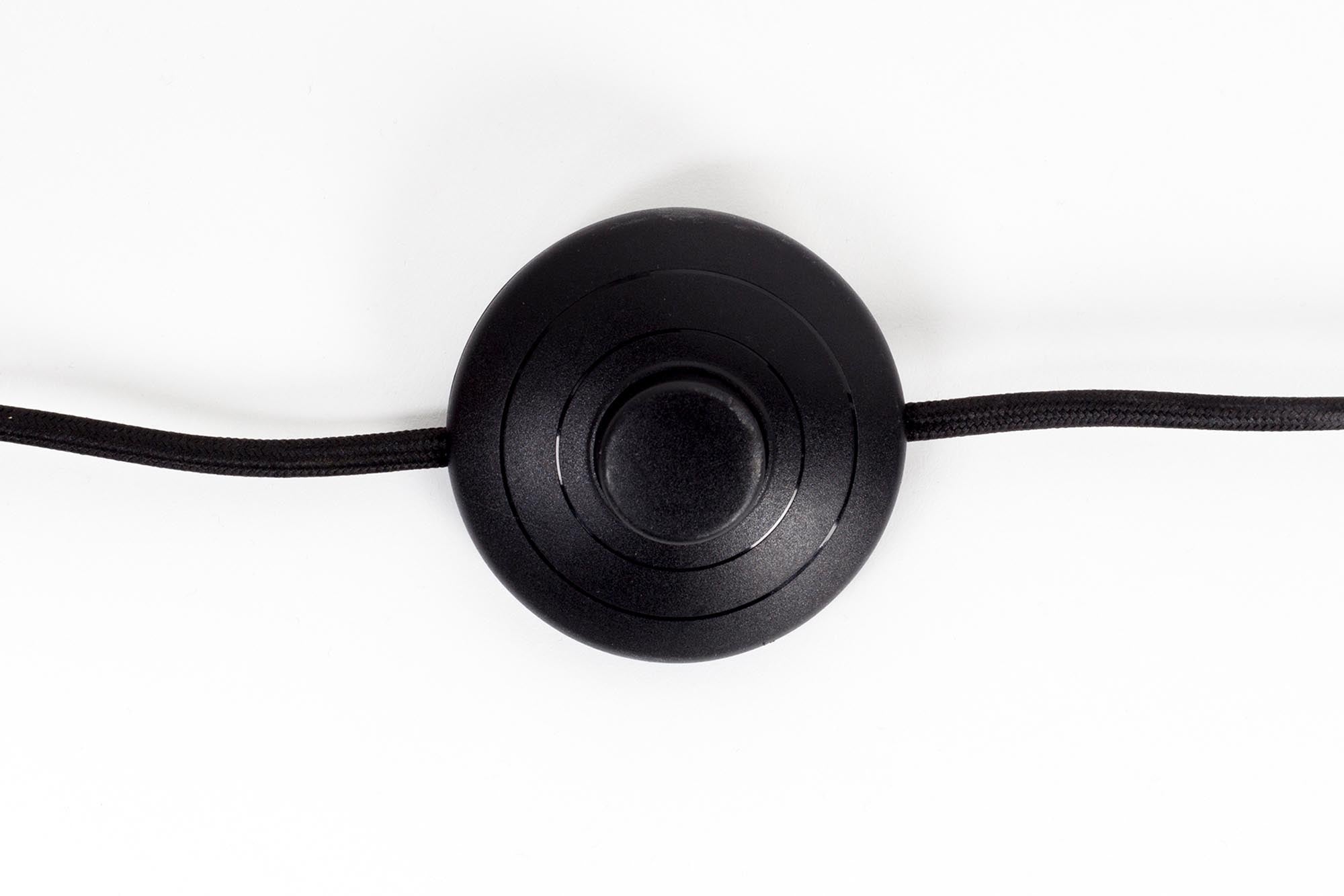 Moderne Stehleuchte Metal Bow von Zuiver – stilvolles Design für ein zeitgemäßes Wohngefühl.
