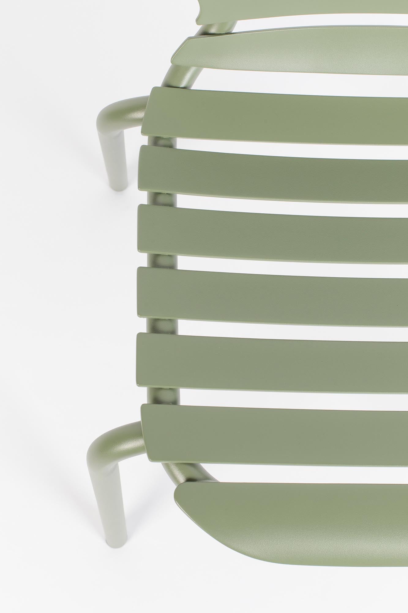 Entdecken Sie den stilvollen Zuiver Vondel Gartenstuhl – ideal für entspannte Stunden im Freien mit elegantem Design und hohem Sitzkomfort.