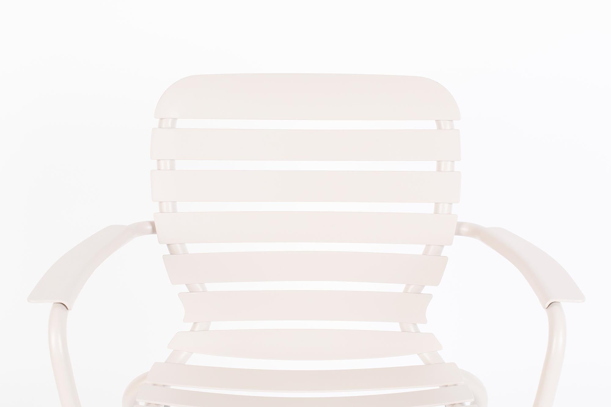 Eleganter Zuiver Vondel Gartenstuhl mit ergonomischen Armlehnen.